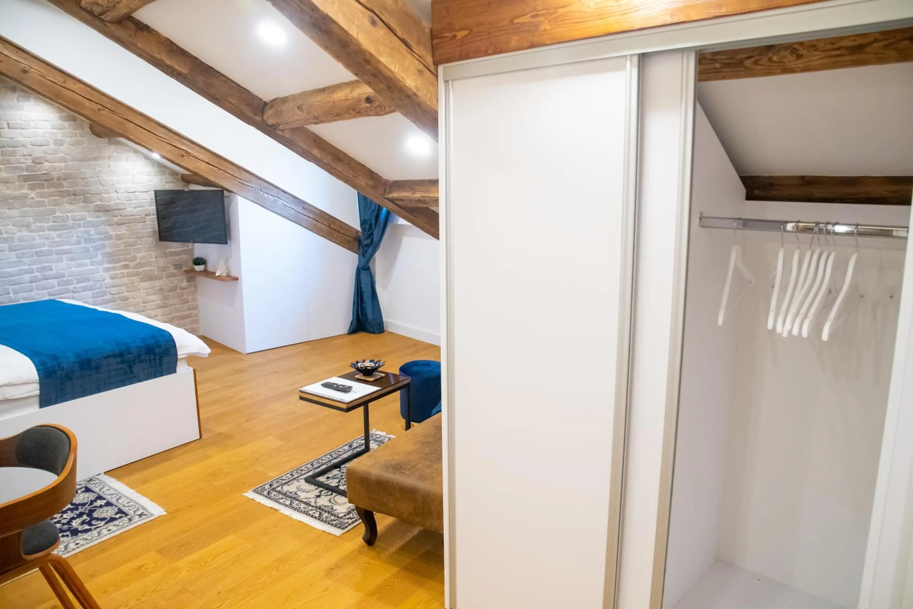 Communal lounge/ TV room, Bed in Oblivion Luxury Rooms