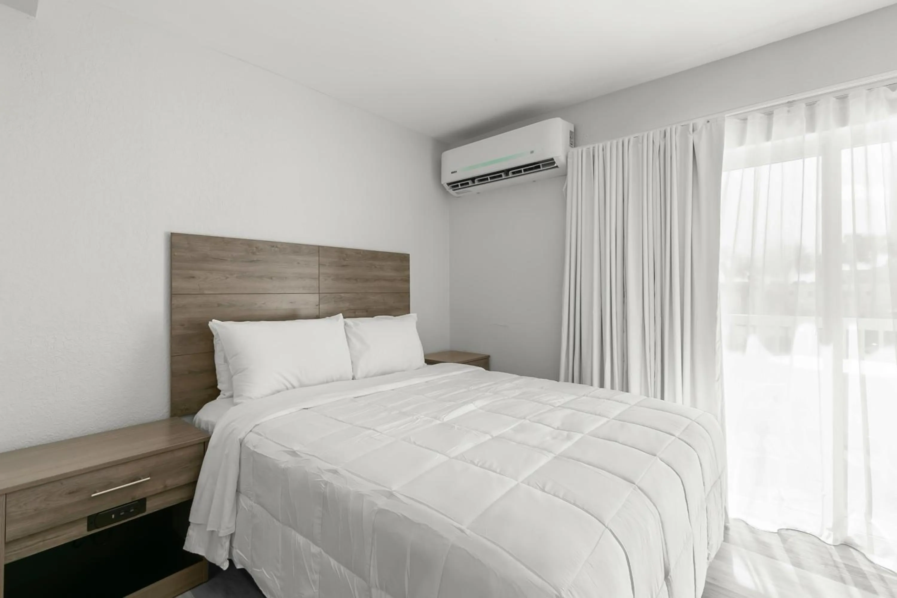 Bedroom in Grand Shores West