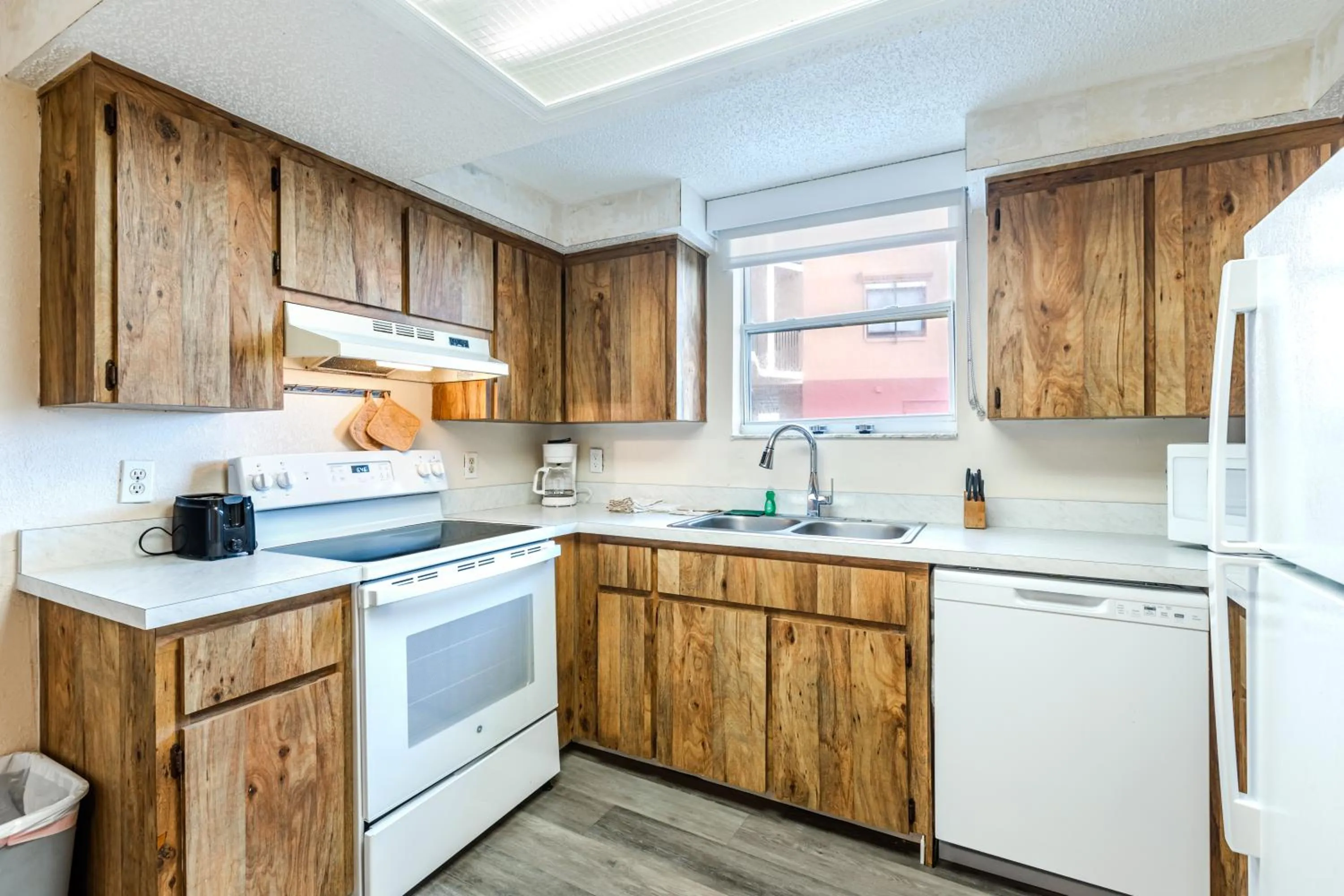Kitchen or kitchenette in Grand Shores West