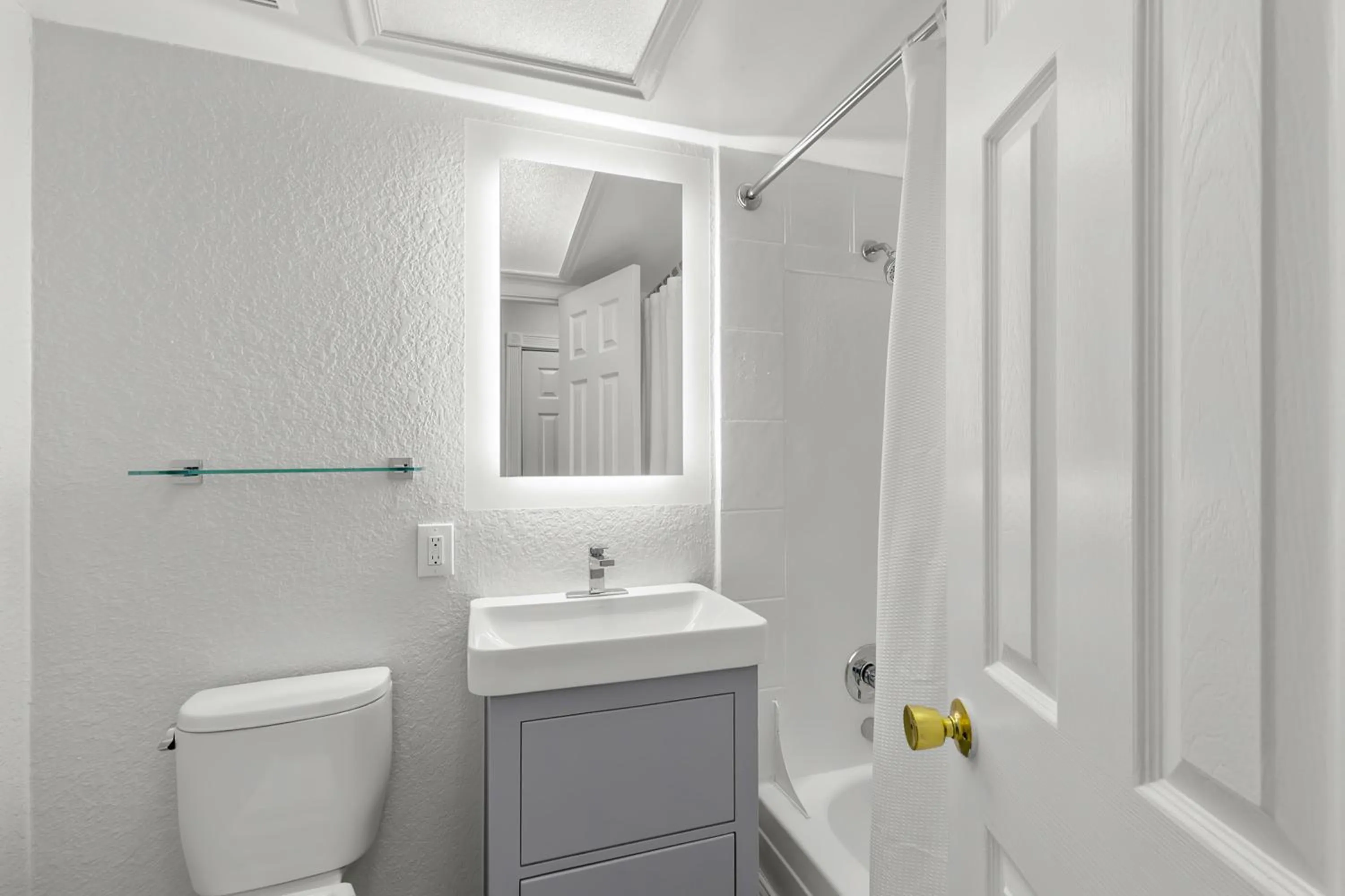 Bathroom in Grand Shores West