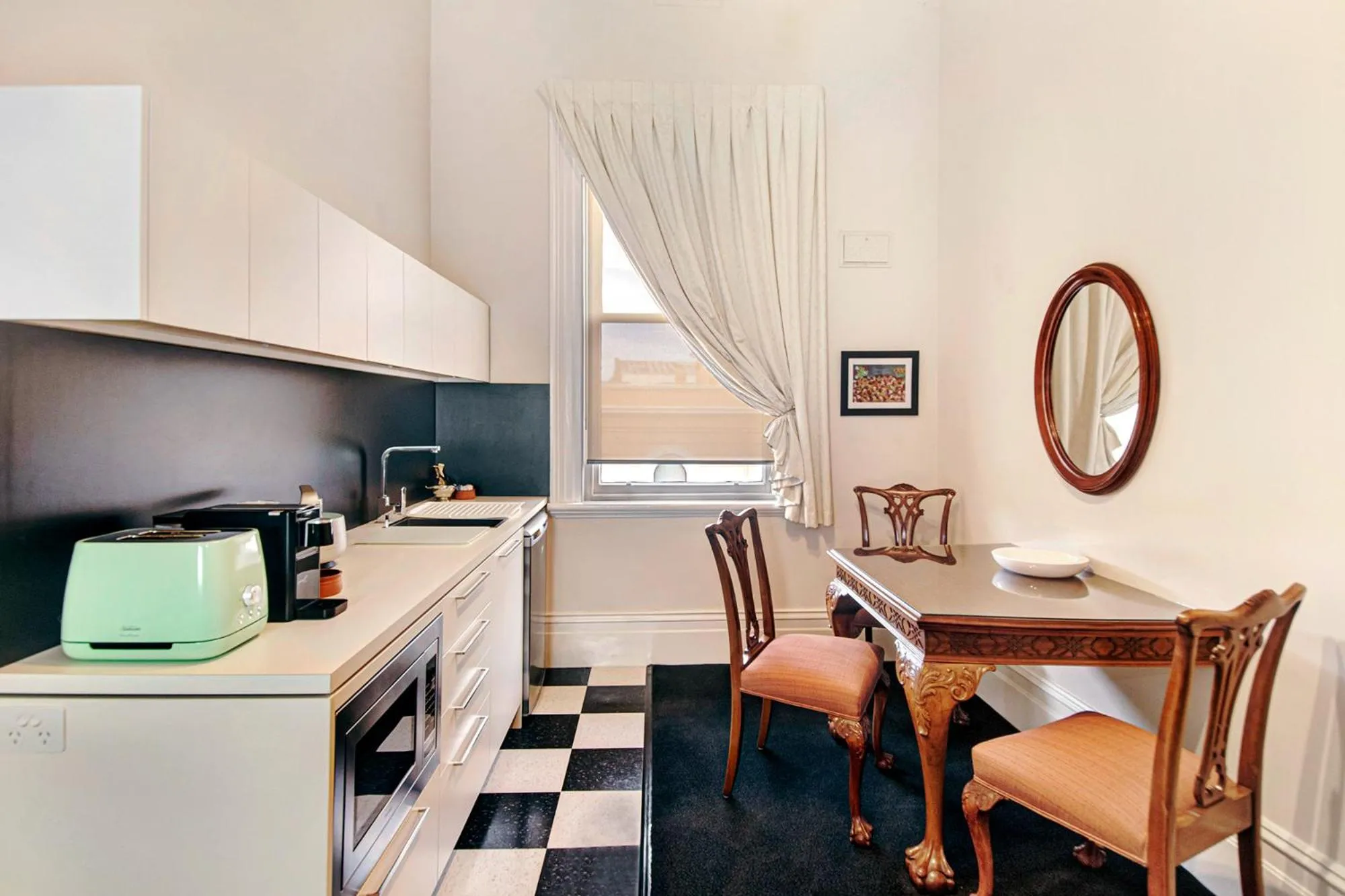 Kitchen or kitchenette in Langsford Luxury