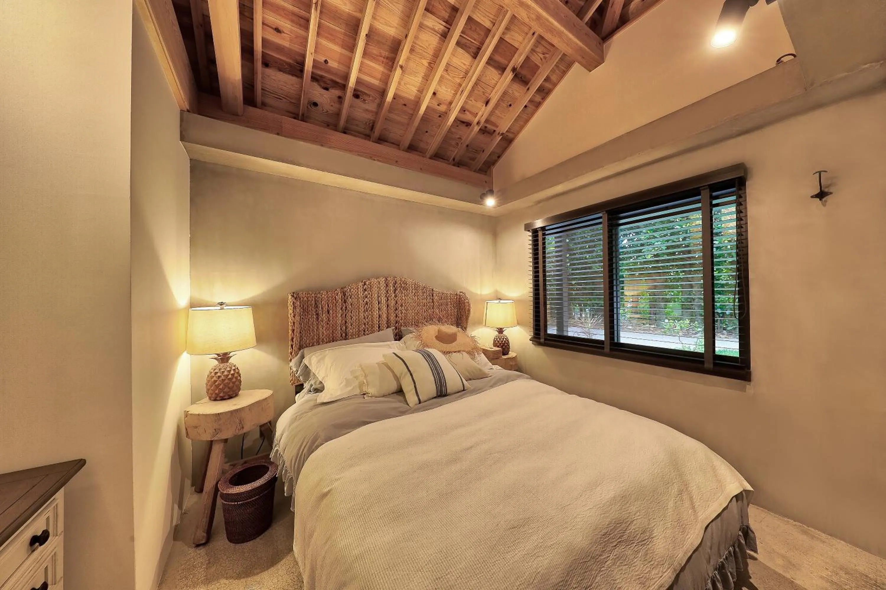 Bed in ADAN RESORT HANALI village sesokojima