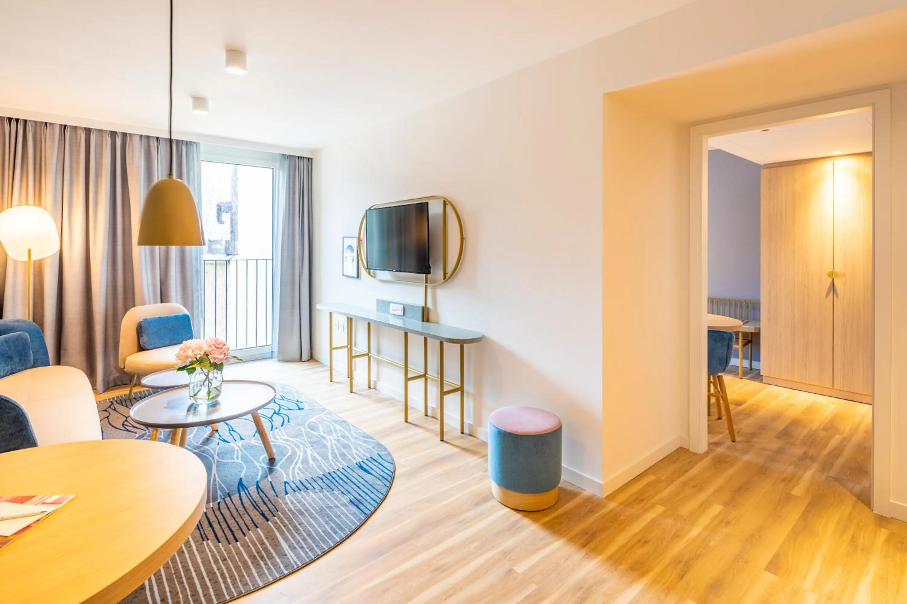 Living room in Capri by Fraser Leipzig