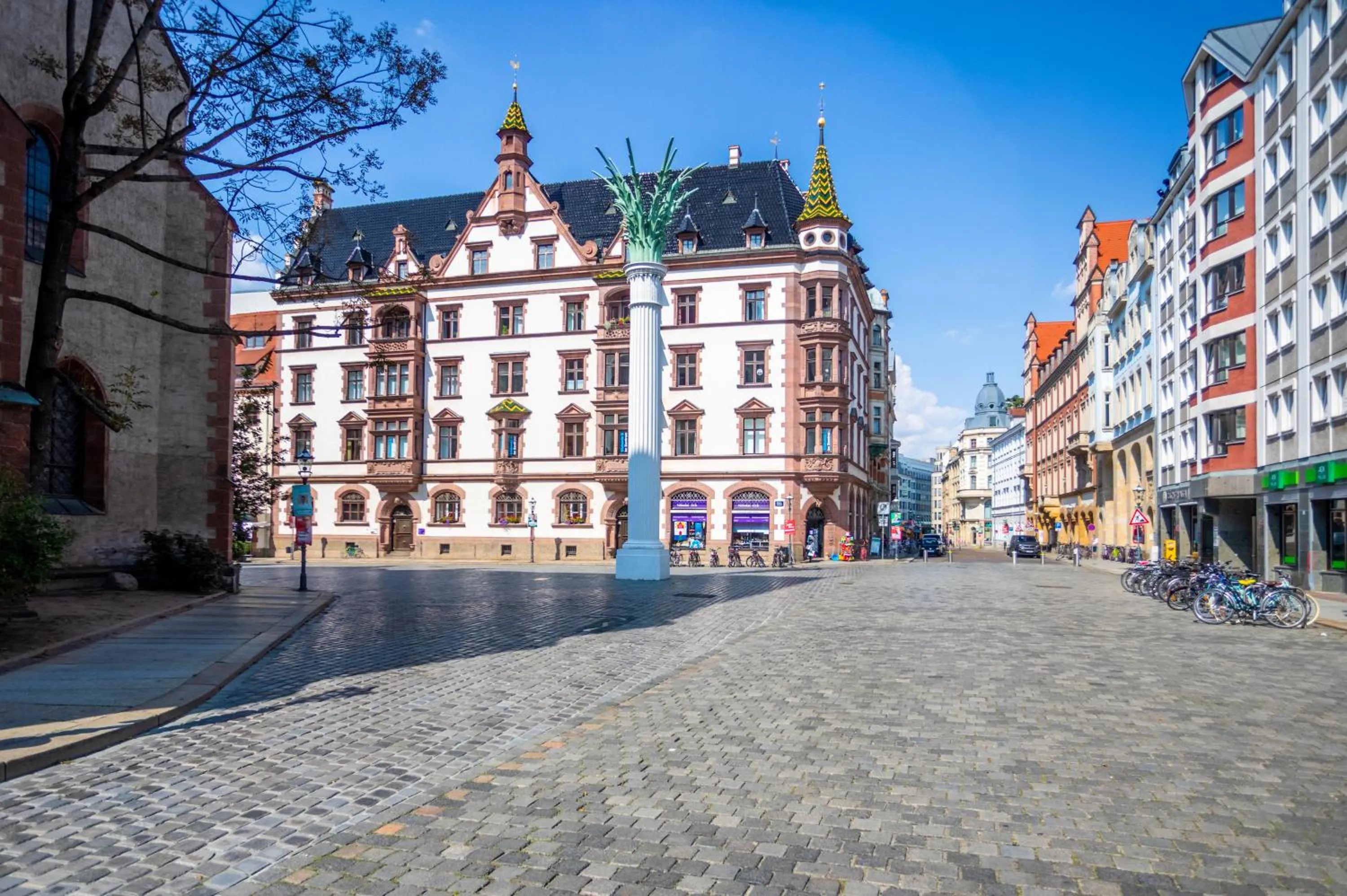 Neighbourhood in Capri by Fraser Leipzig