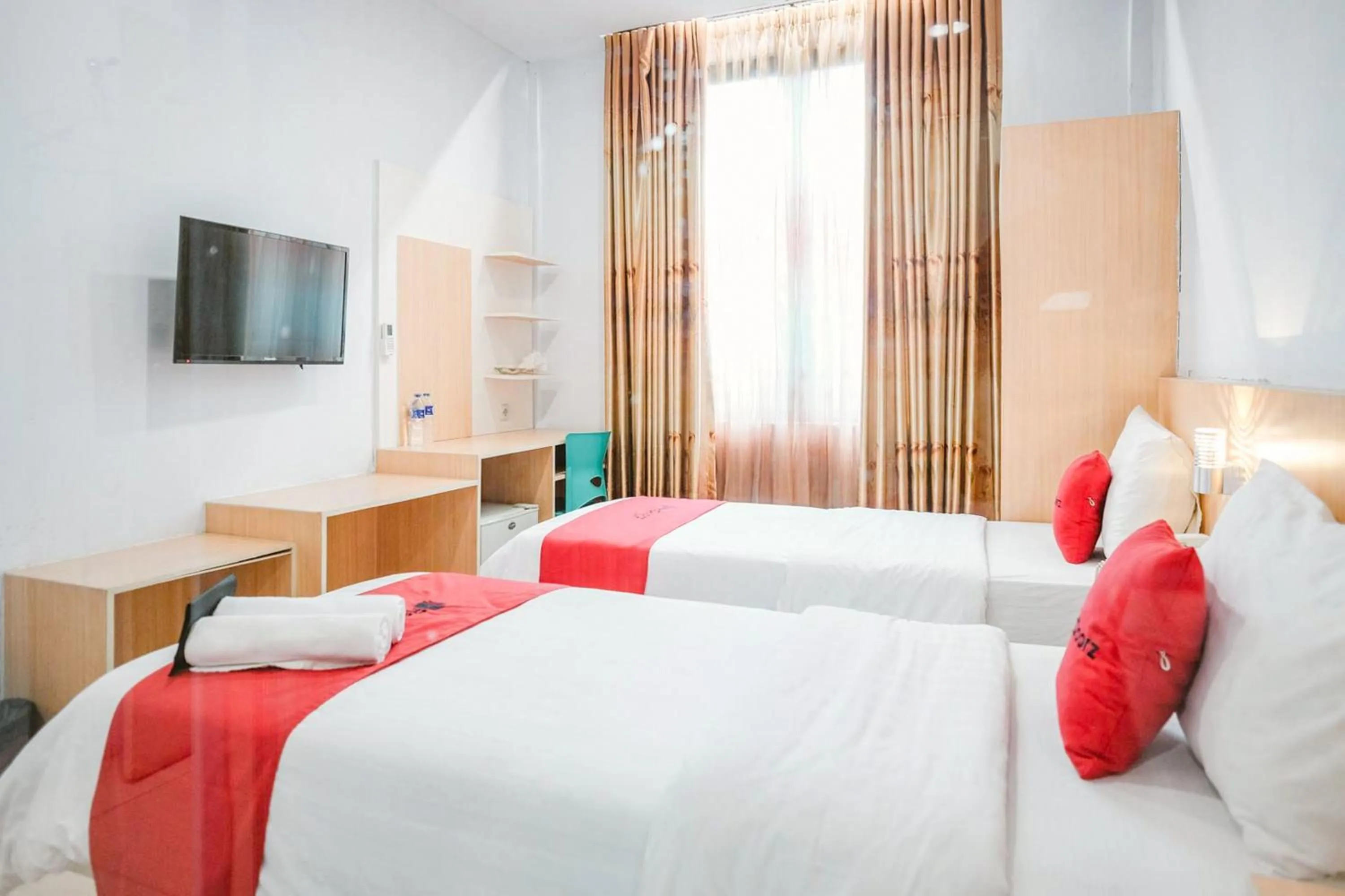 Bedroom, Bed in RedDoorz Premium at Hotel T-ONE Jambi