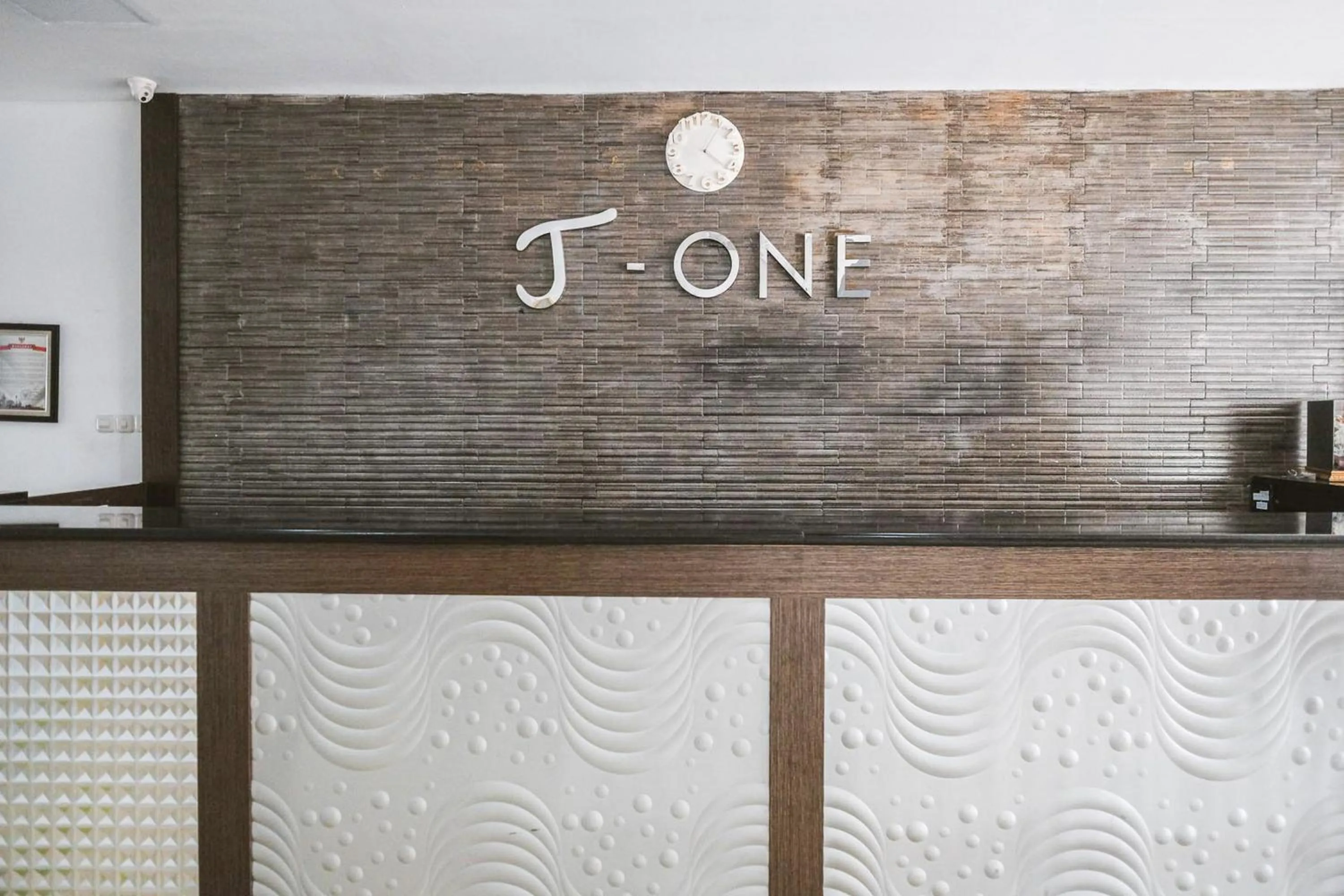 Lobby or reception in RedDoorz Premium at Hotel T-ONE Jambi