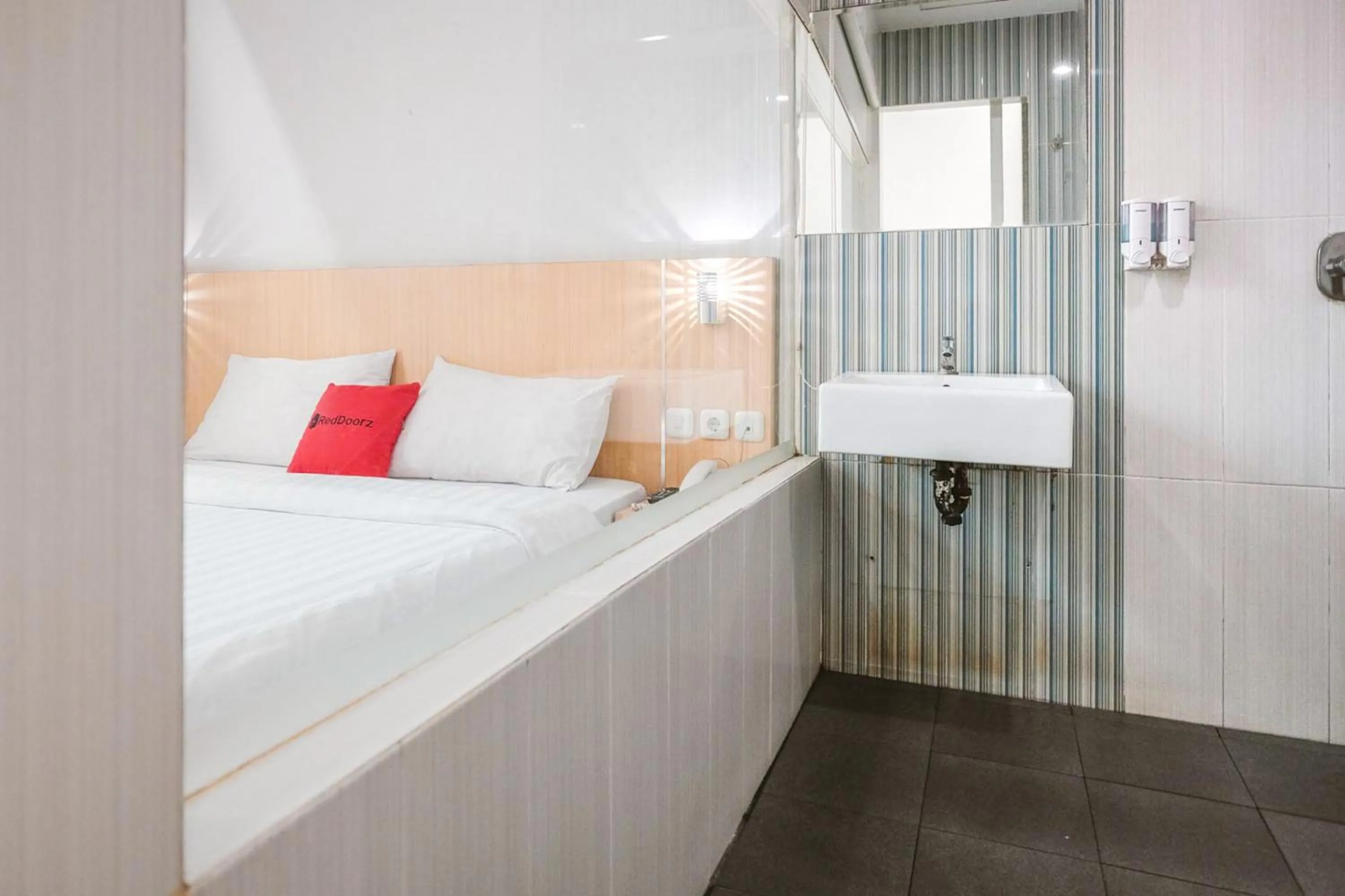 Bedroom, Bed in RedDoorz Premium at Hotel T-ONE Jambi