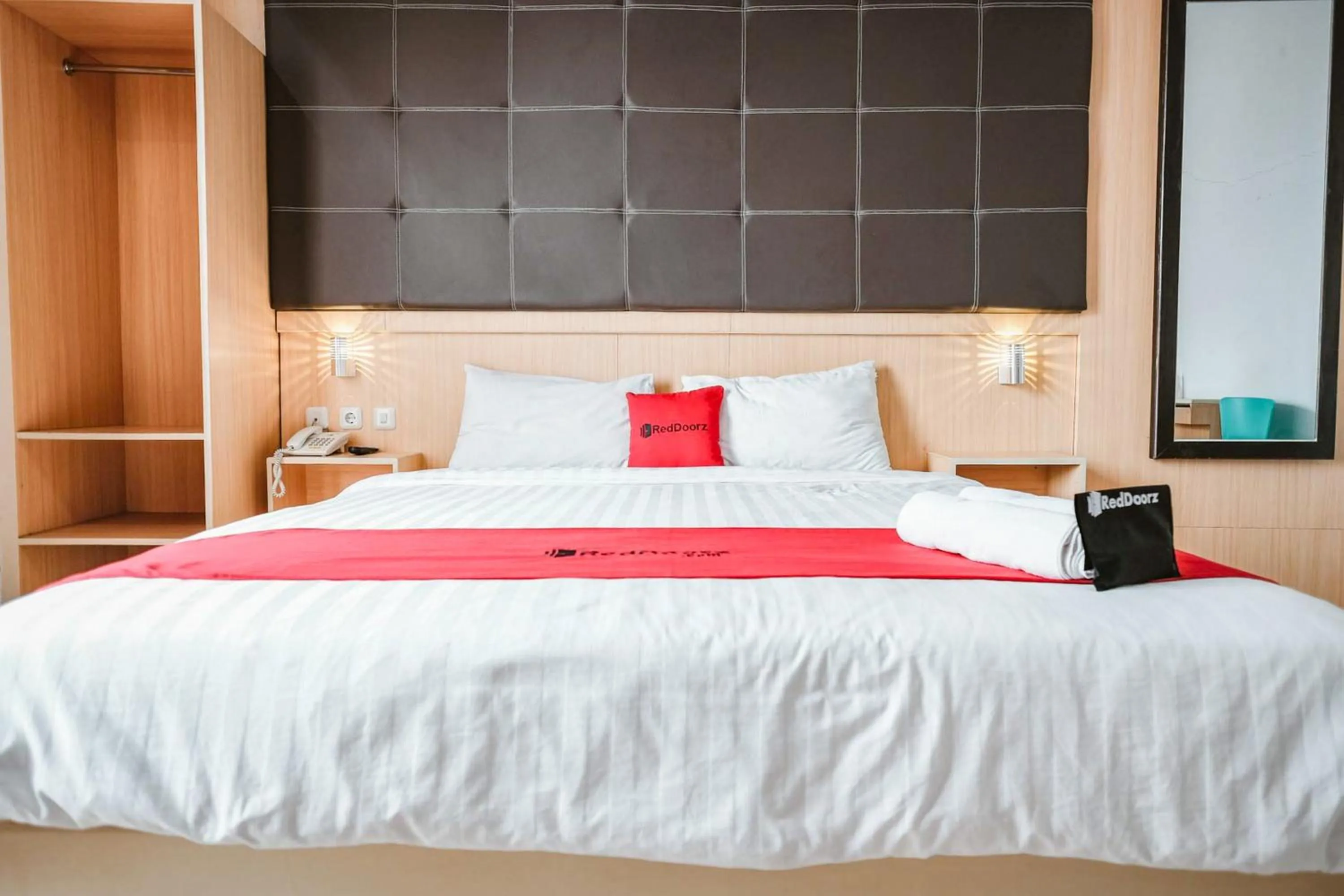 Bedroom, Bed in RedDoorz Premium at Hotel T-ONE Jambi