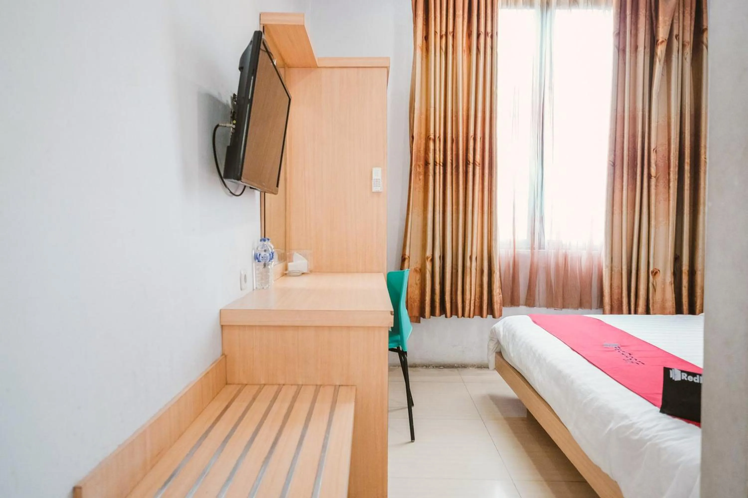 Bedroom, Bed in RedDoorz Premium at Hotel T-ONE Jambi