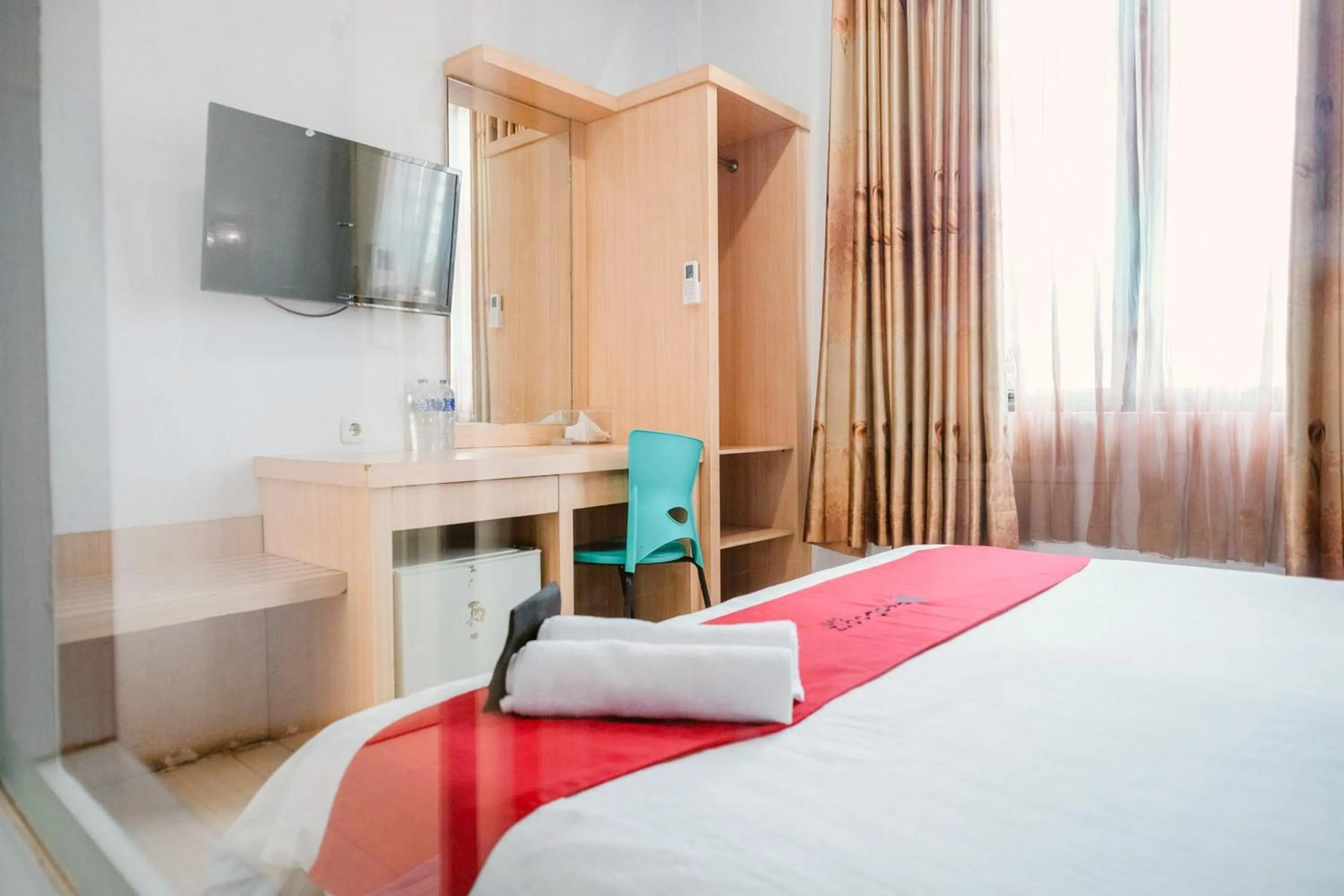 Bedroom, Bed in RedDoorz Premium at Hotel T-ONE Jambi