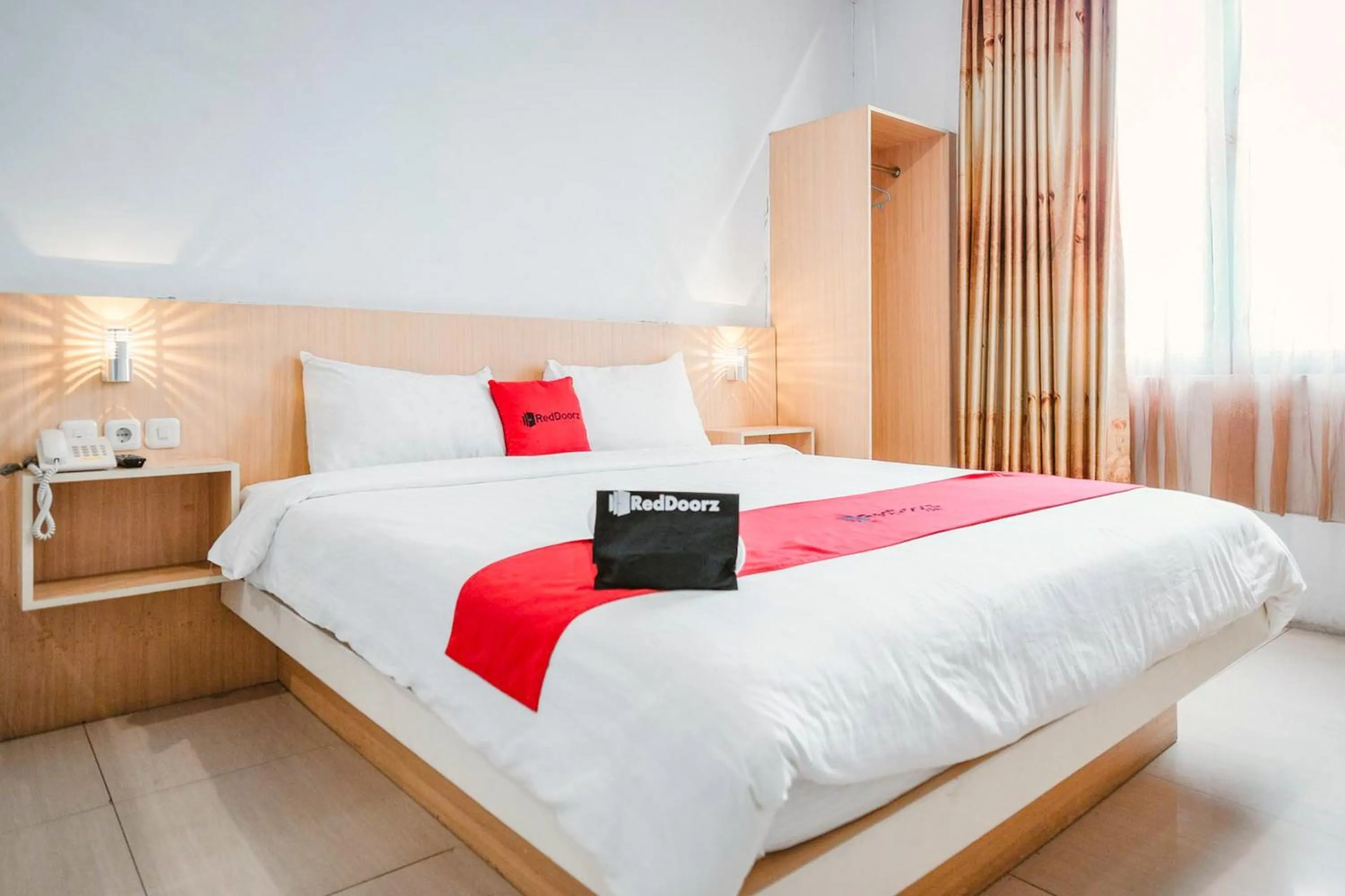 Bedroom, Bed in RedDoorz Premium at Hotel T-ONE Jambi