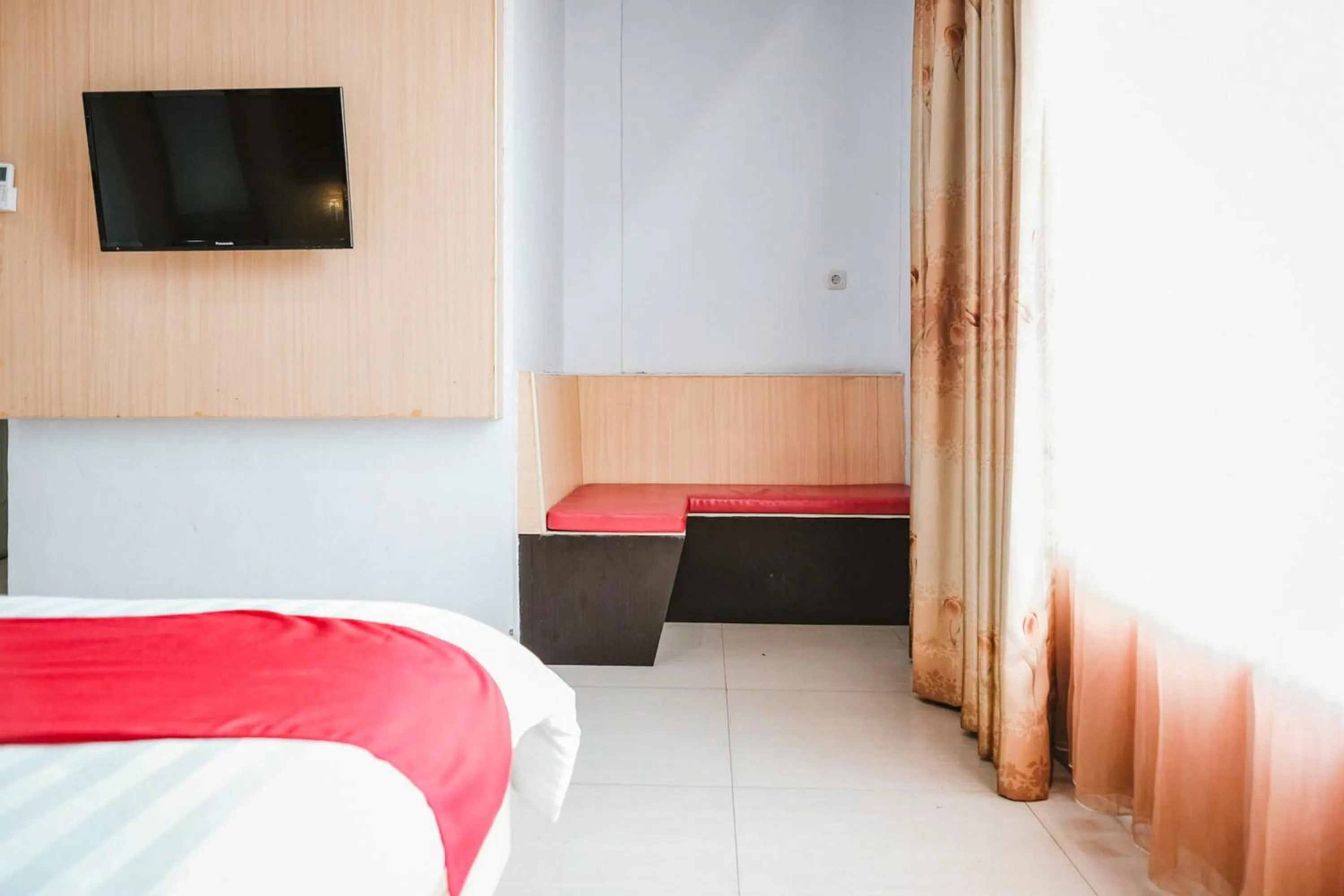 Bedroom, Bed in RedDoorz Premium at Hotel T-ONE Jambi