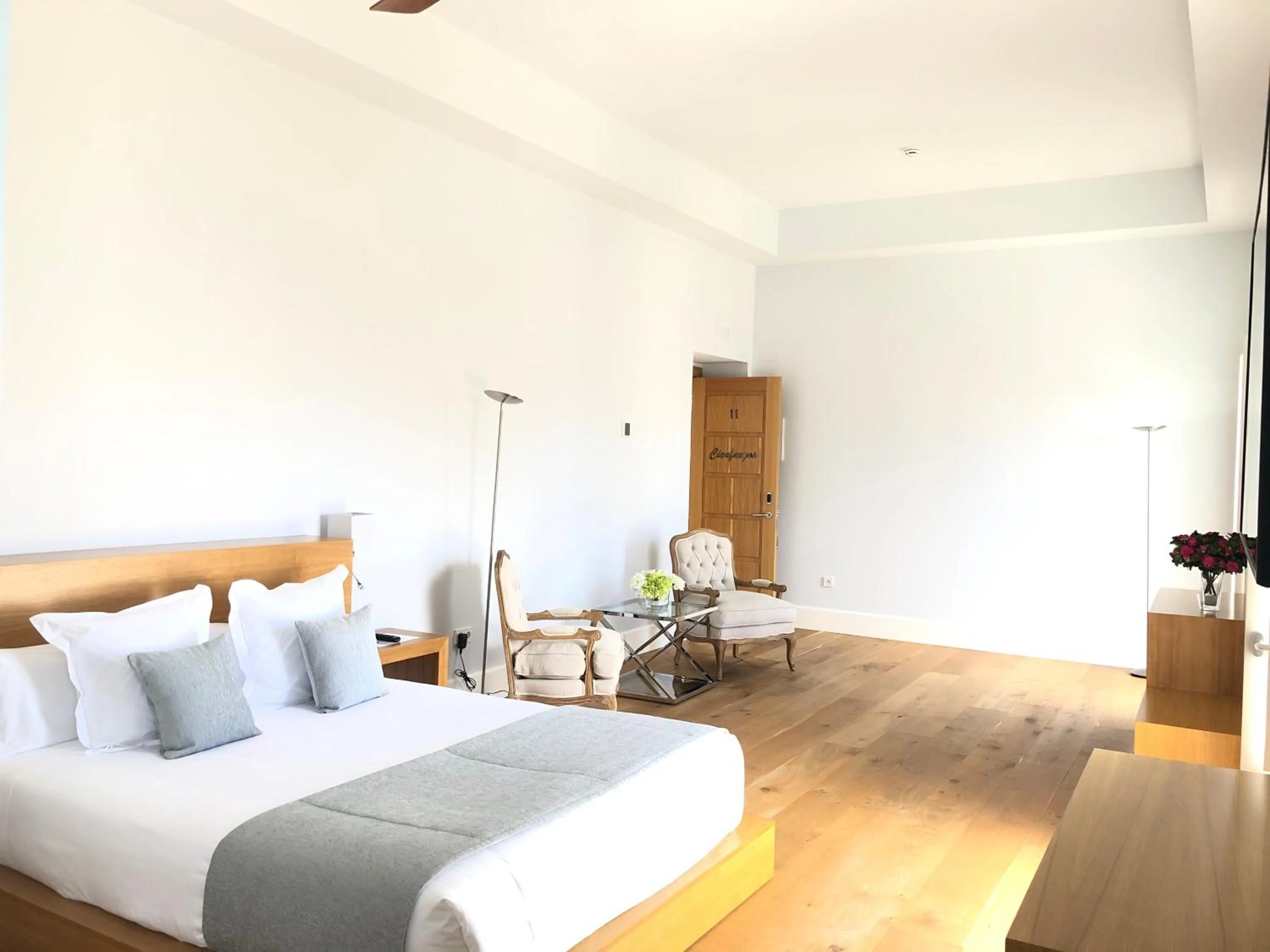 Balcony/Terrace, Bed in Hotel Boutique Palacio Corredera