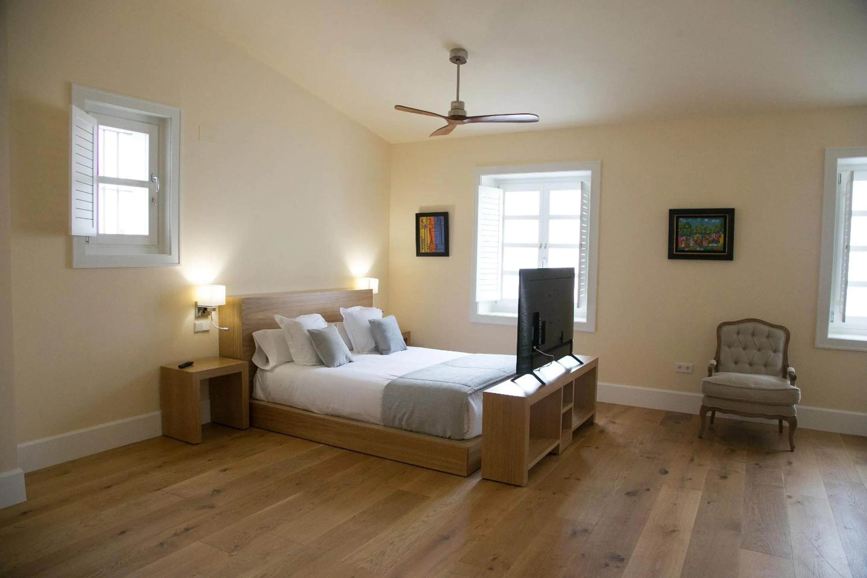 Shower, Bed in Hotel Boutique Palacio Corredera