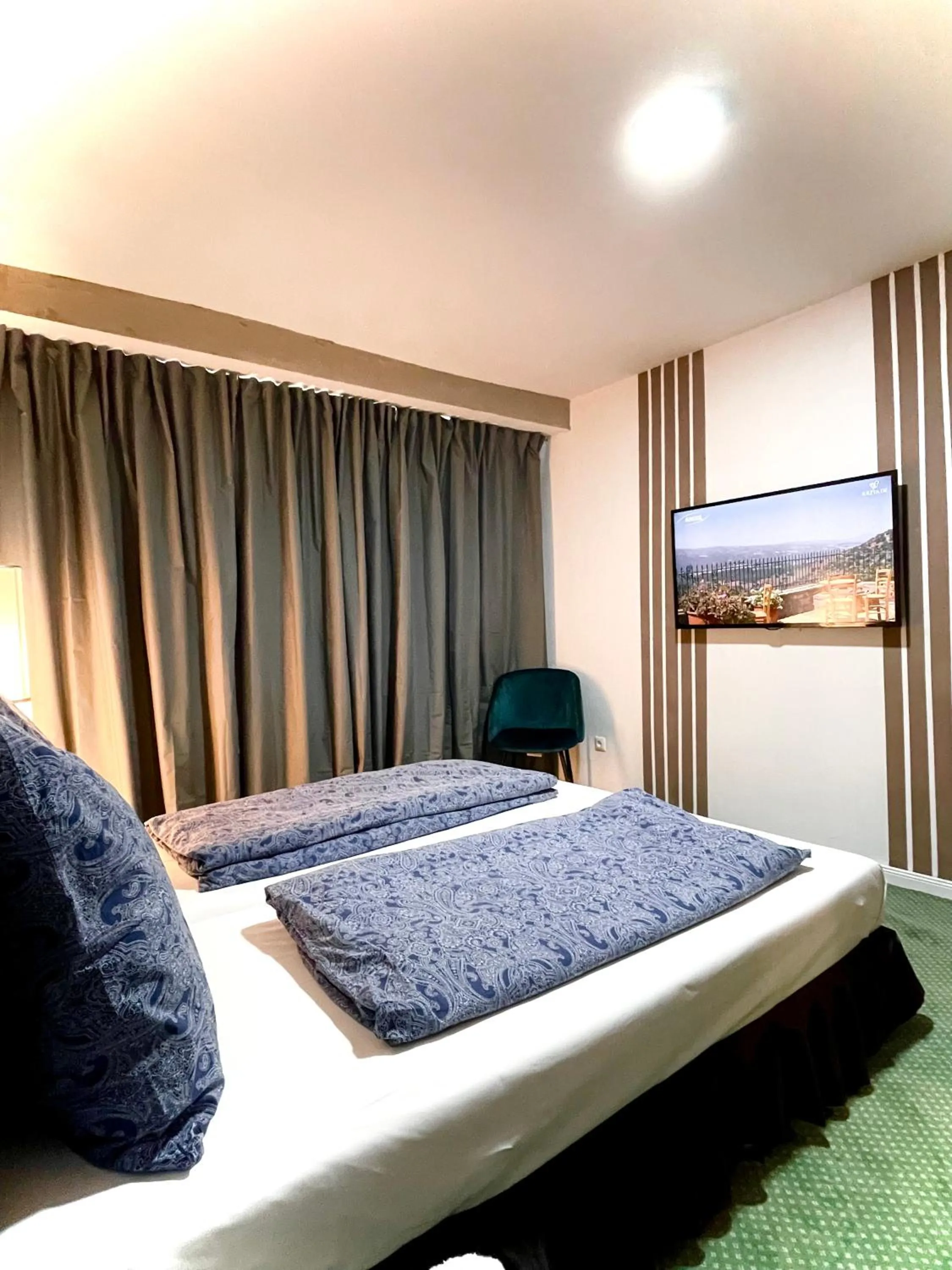 Bed in Hotel Hamburg Inn