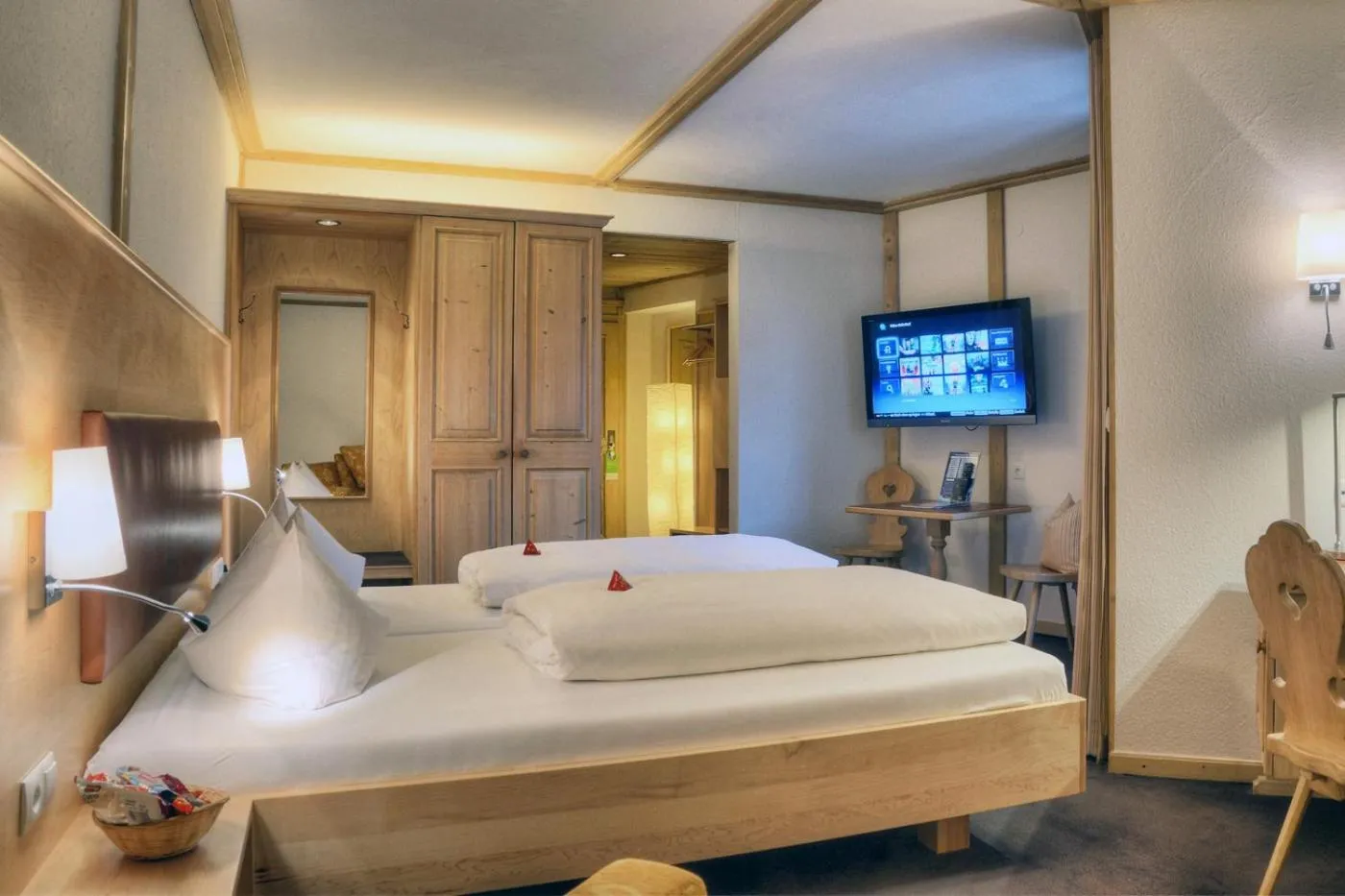 Photo of the whole room, Bed in Hotel Grüner Baum