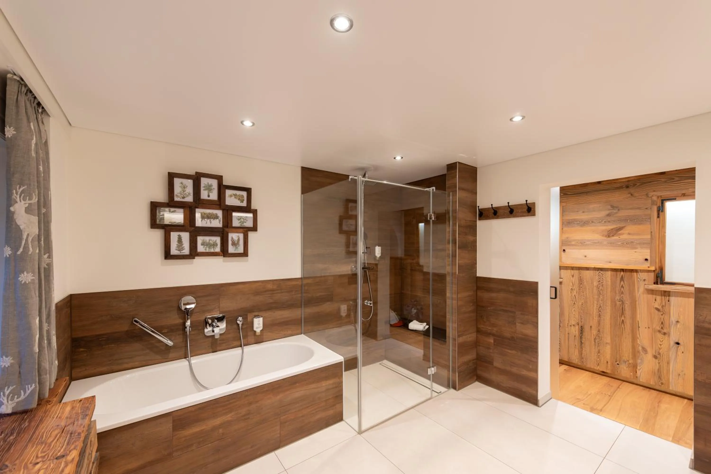 Shower in Villa Thea Hotel am Rosengarten