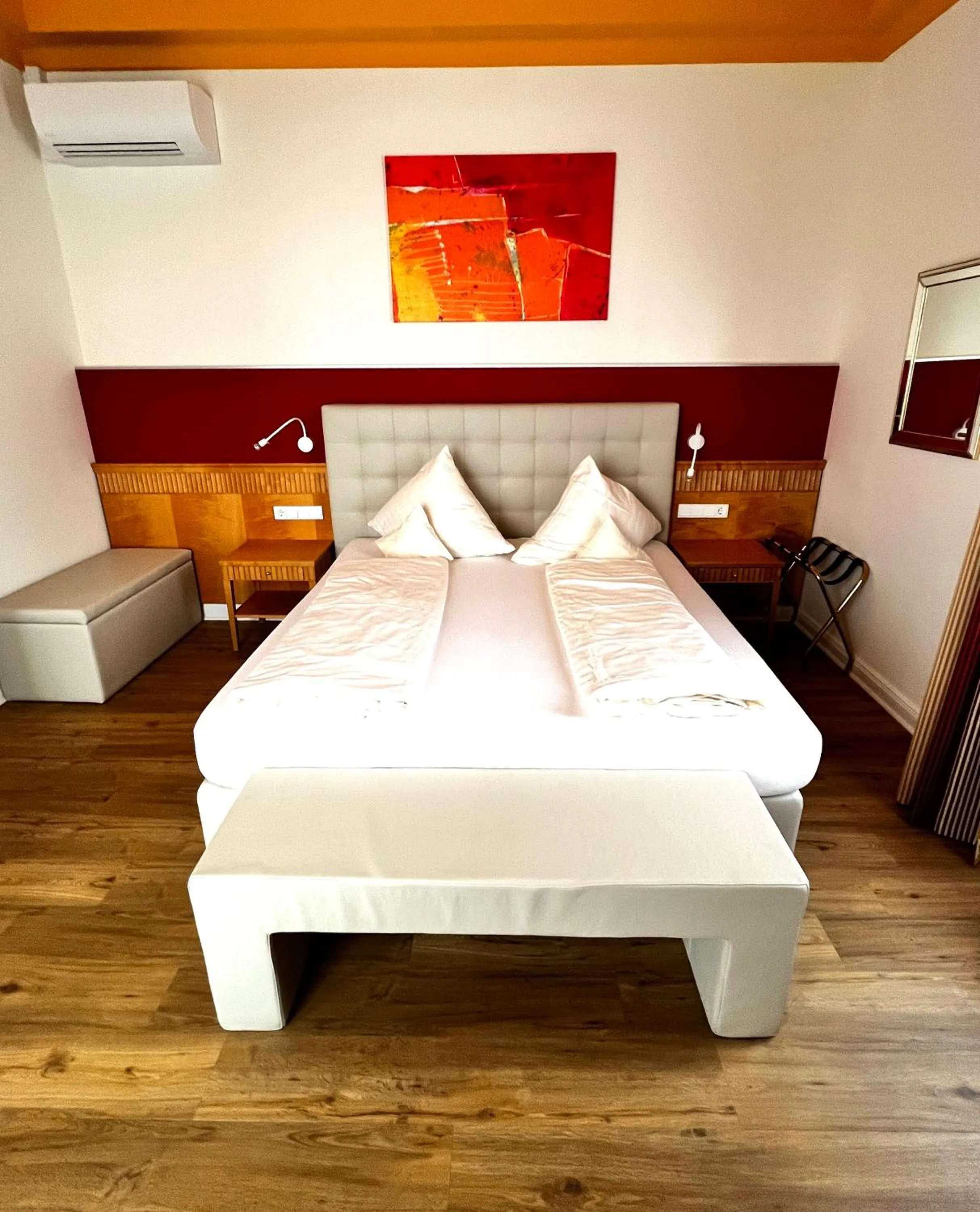 Bedroom, Bed in Villa Thea Hotel am Rosengarten