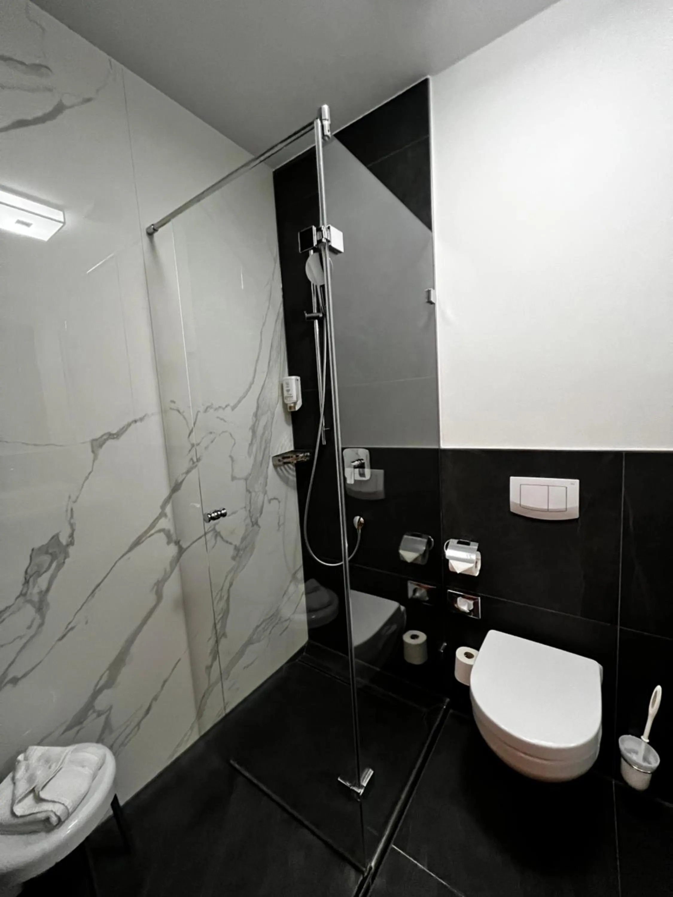 Bathroom in Villa Thea Hotel am Rosengarten