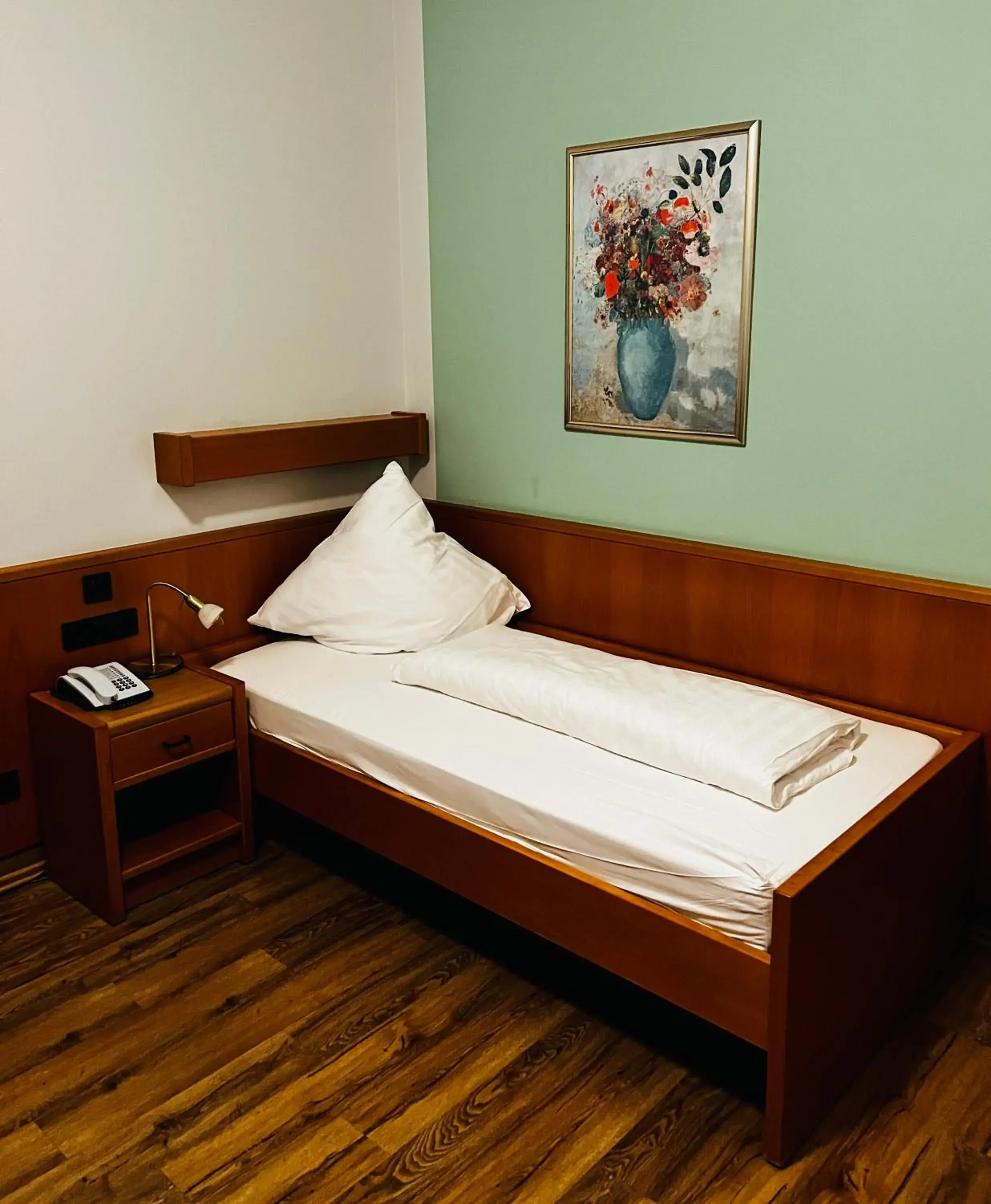 Single Room - single occupancy in Villa Thea Hotel am Rosengarten Single Room - single occupancy in Villa Thea Hotel am Rosengarten