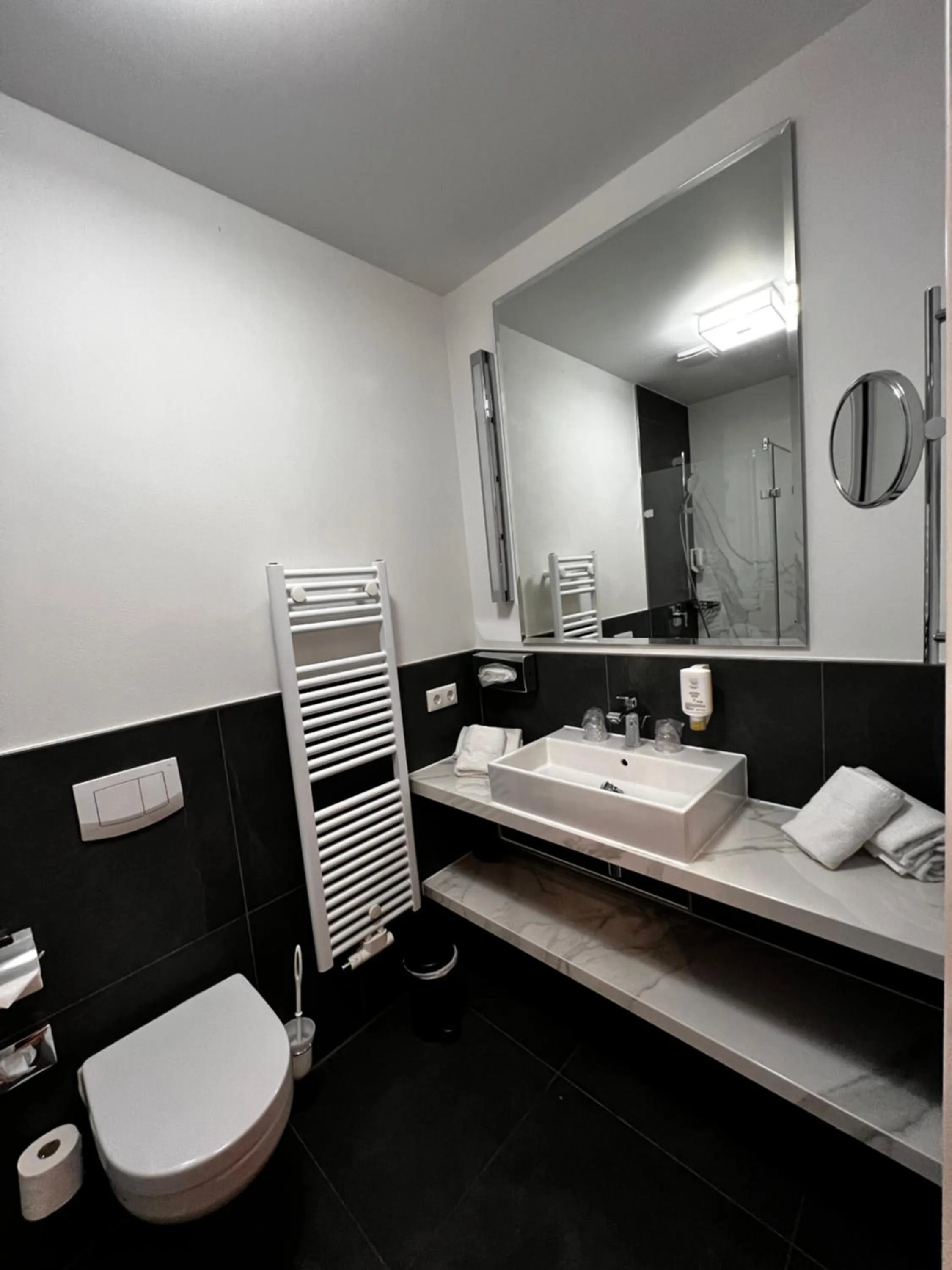 Bathroom in Villa Thea Hotel am Rosengarten