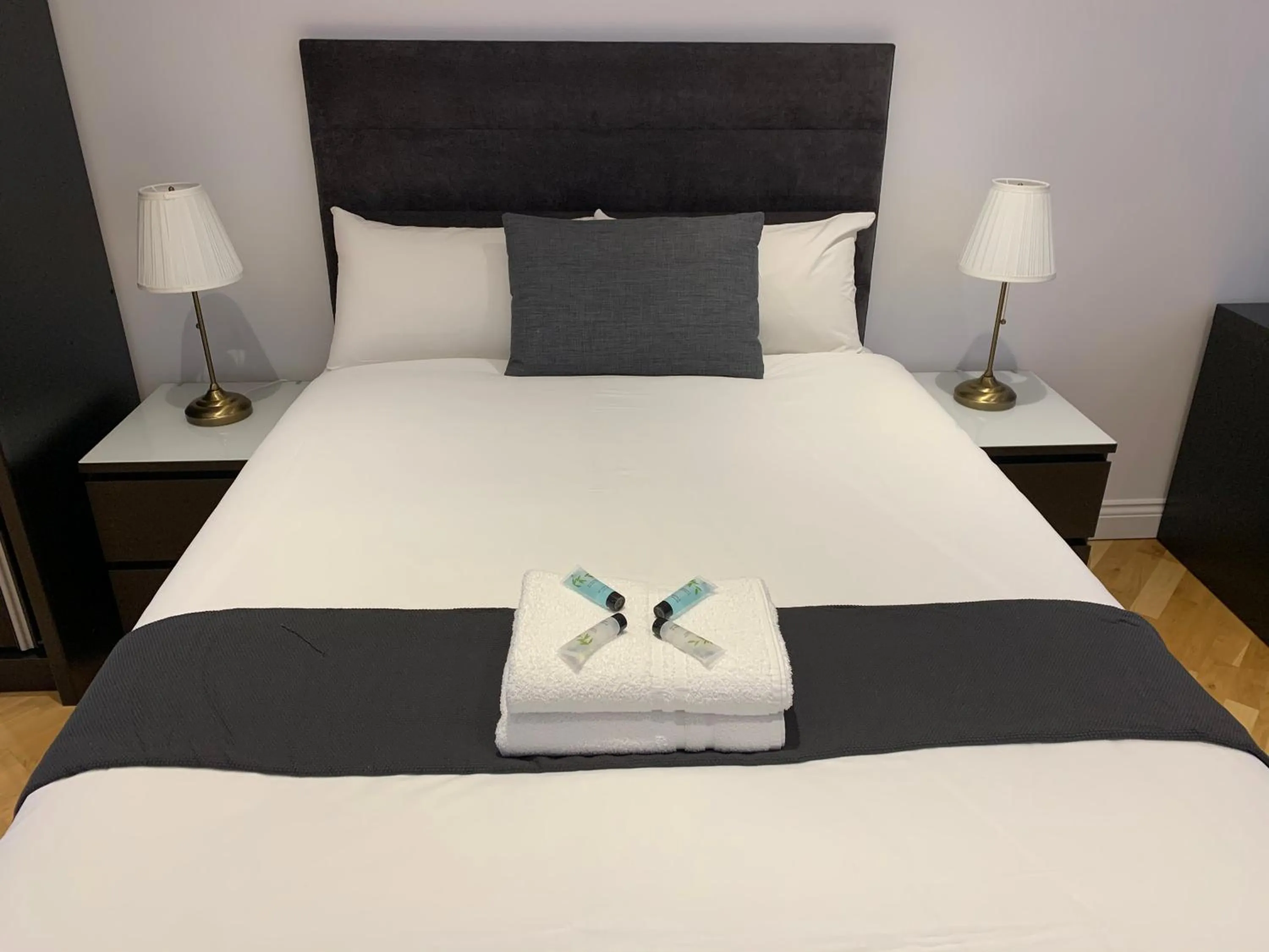 Bedroom, Bed in SE10 House