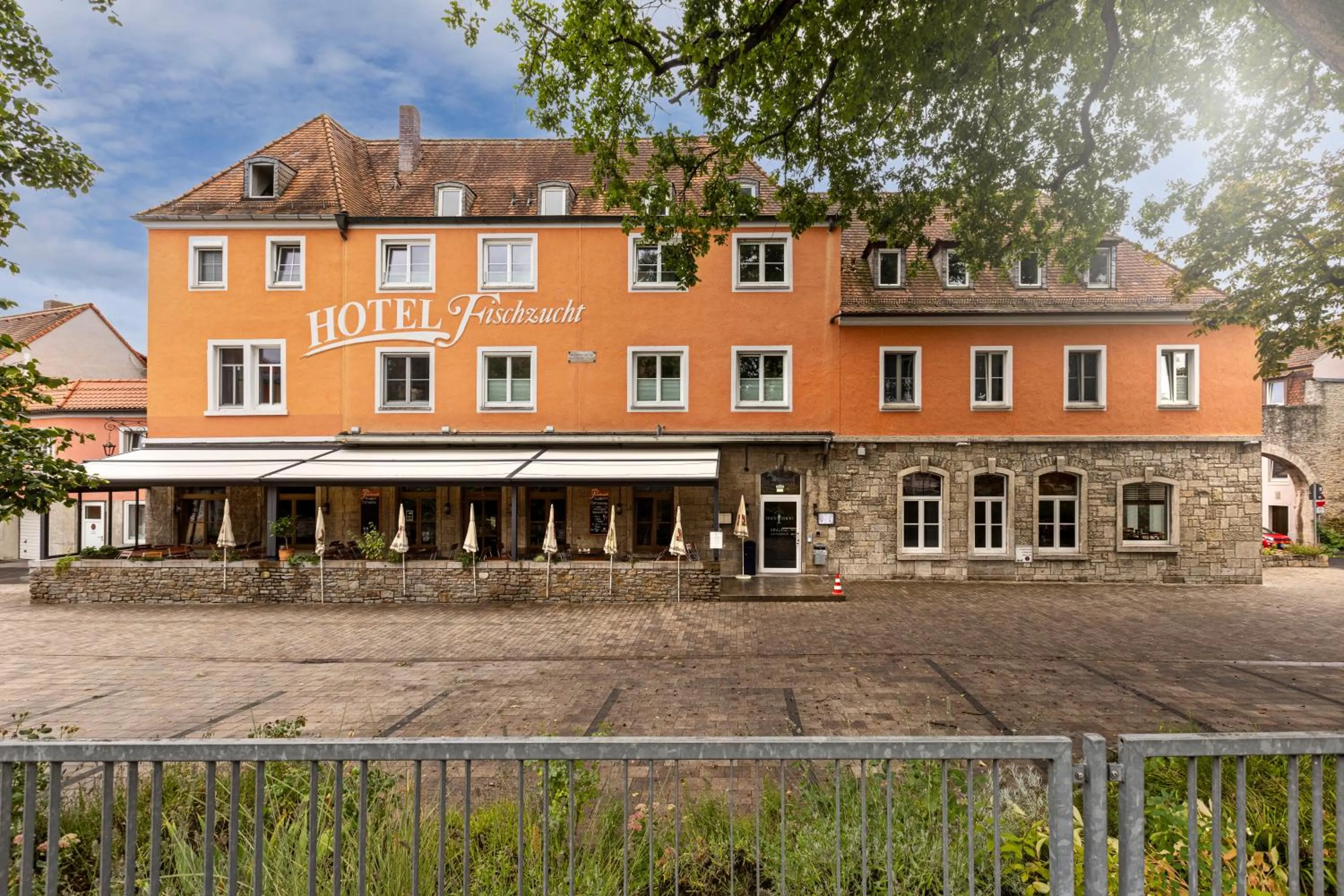 Property building in Hotel Fischzucht in Würzburg