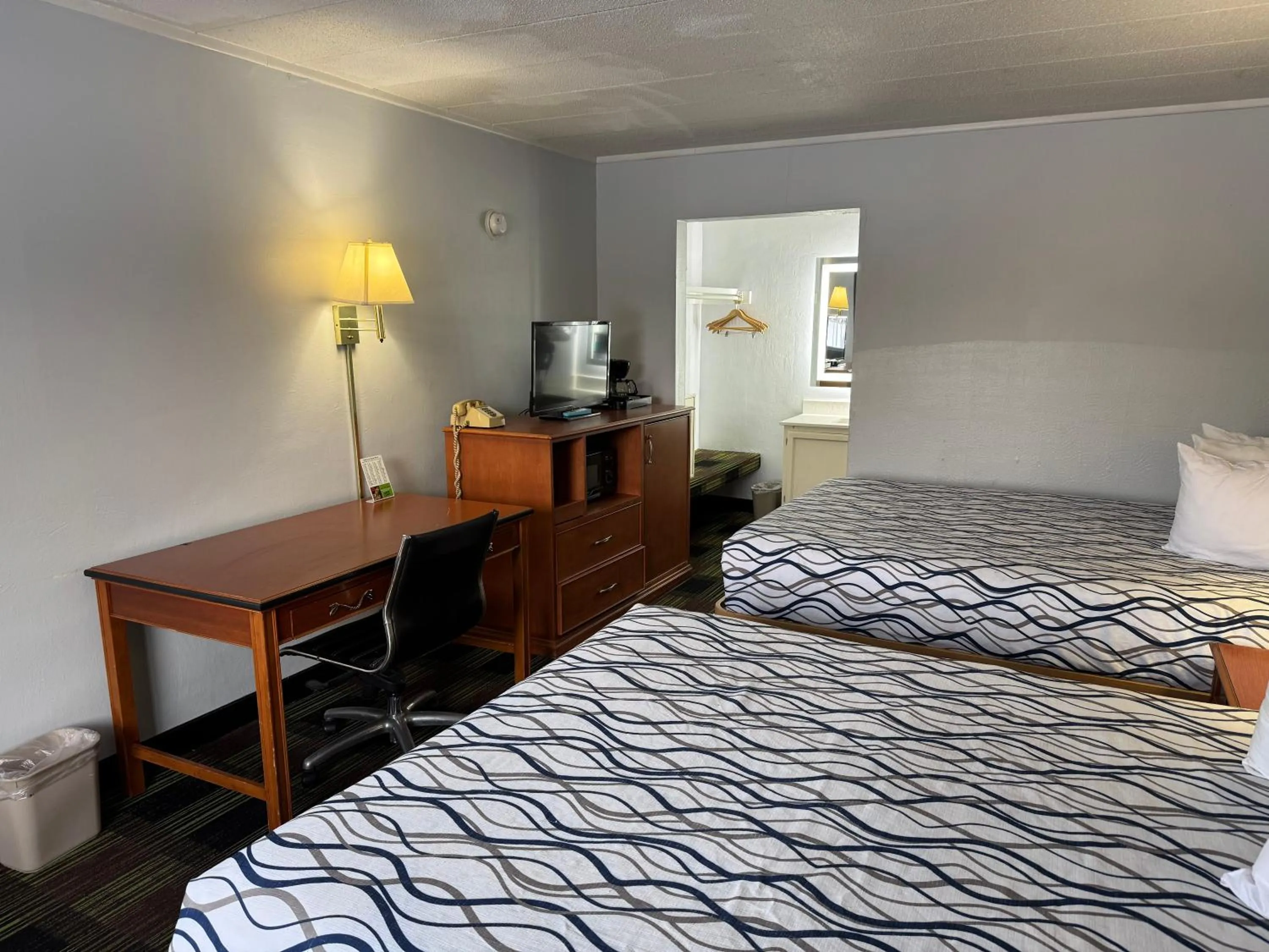 Bed in Sprucewood Inn