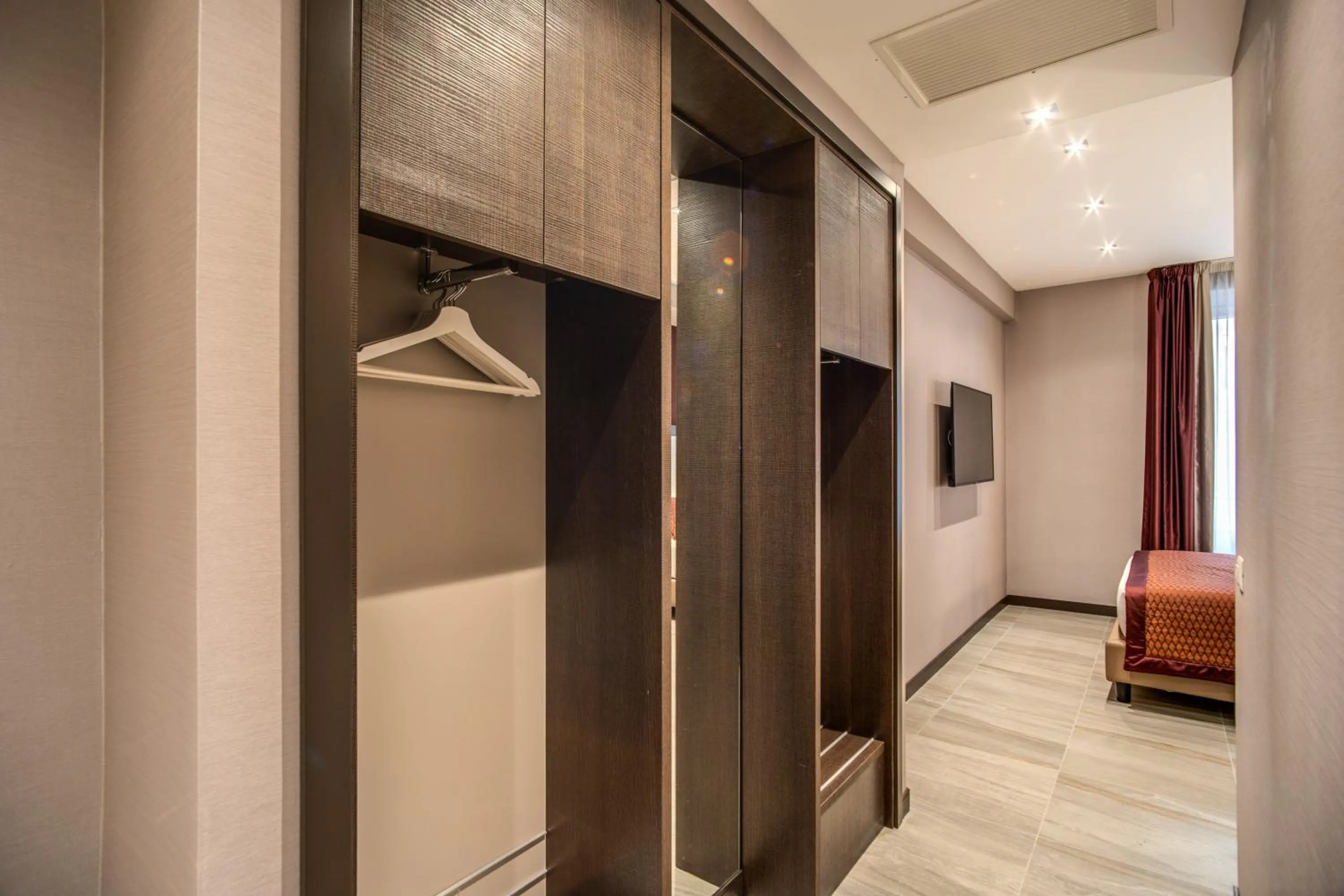 wardrobe in MZ HOTEL