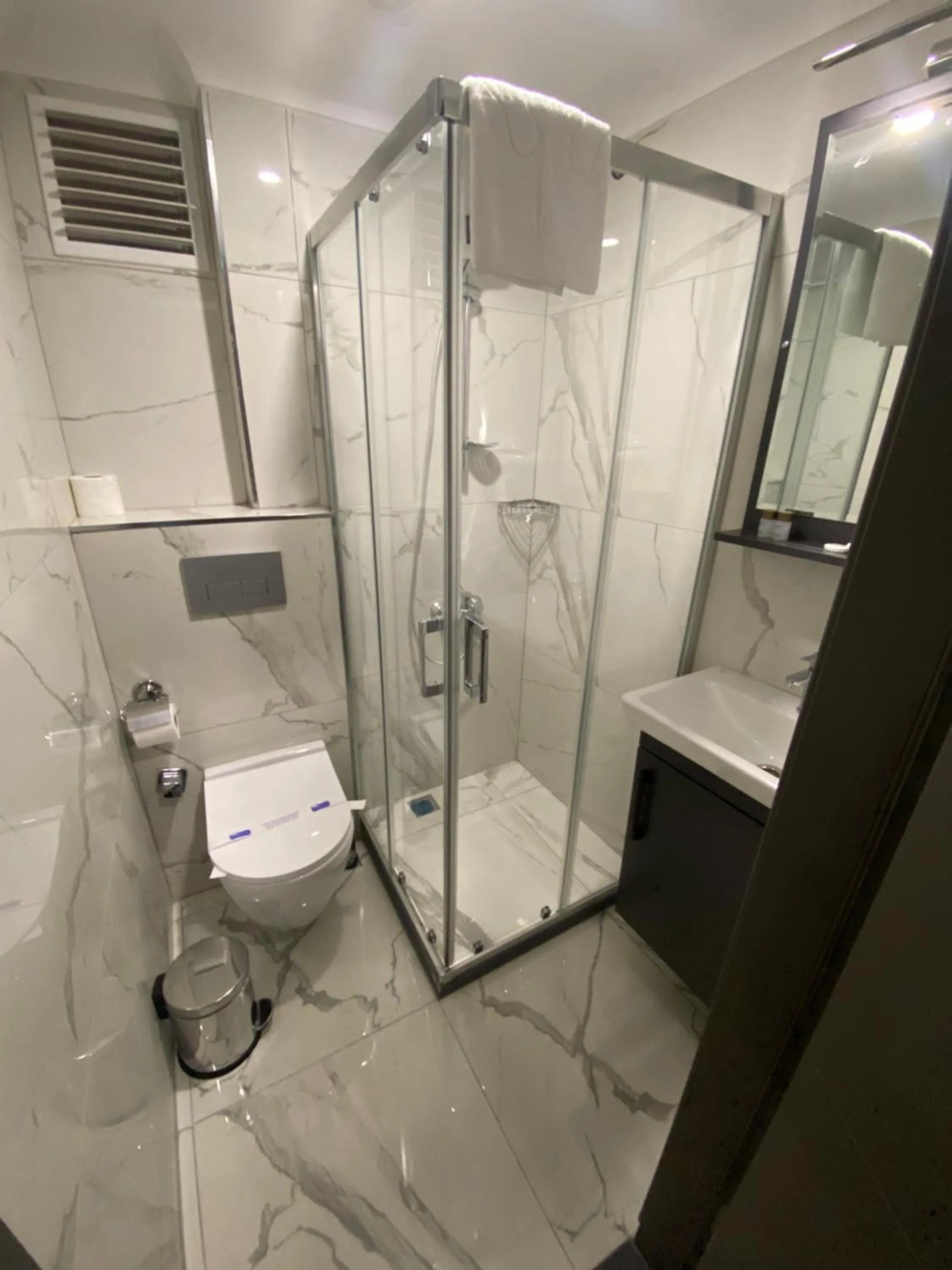Shower in Zeyn Otel Istanbul