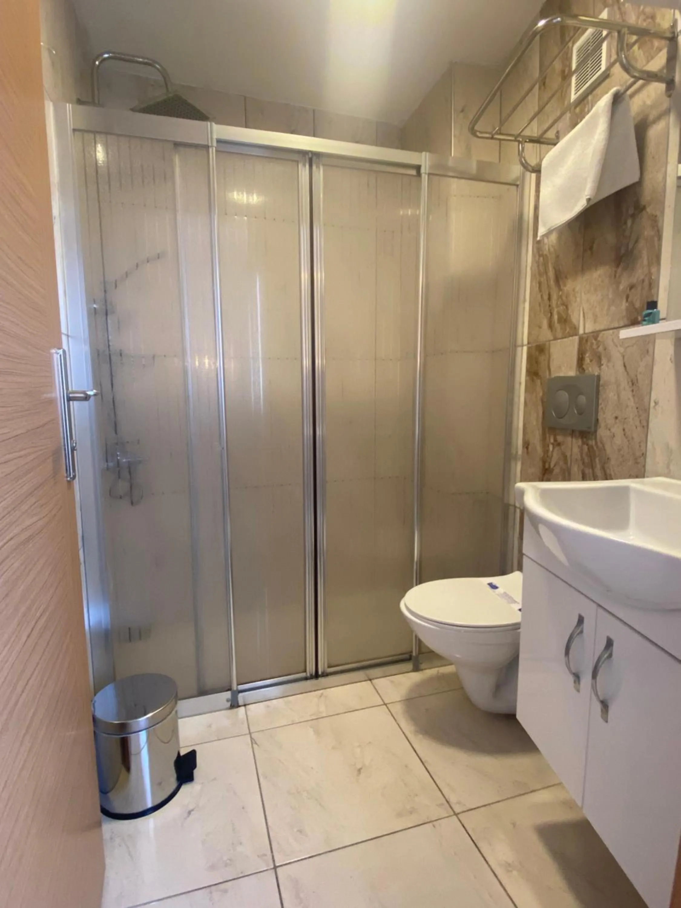 Shower in Zeyn Otel Istanbul