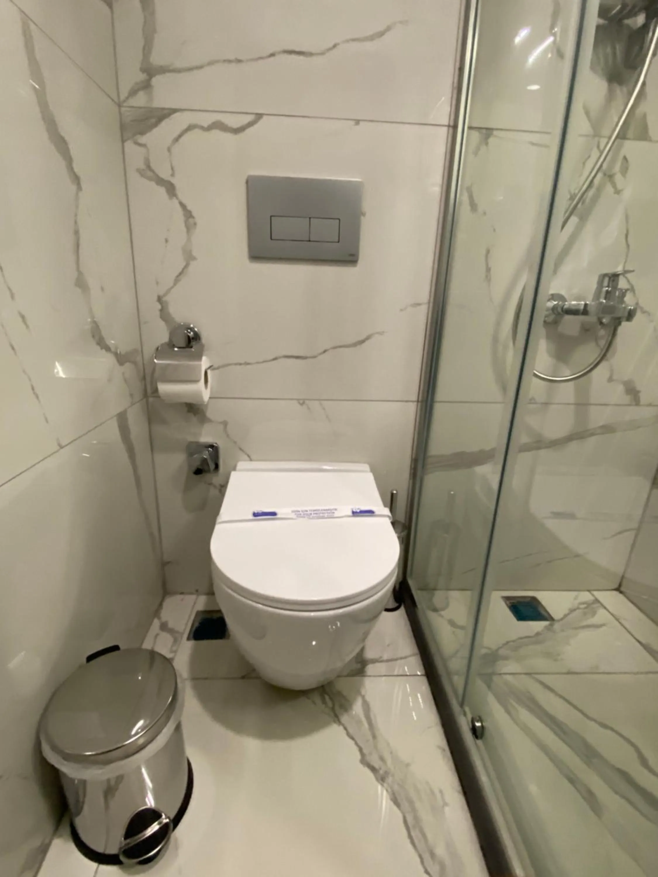 Shower in Zeyn Otel Istanbul