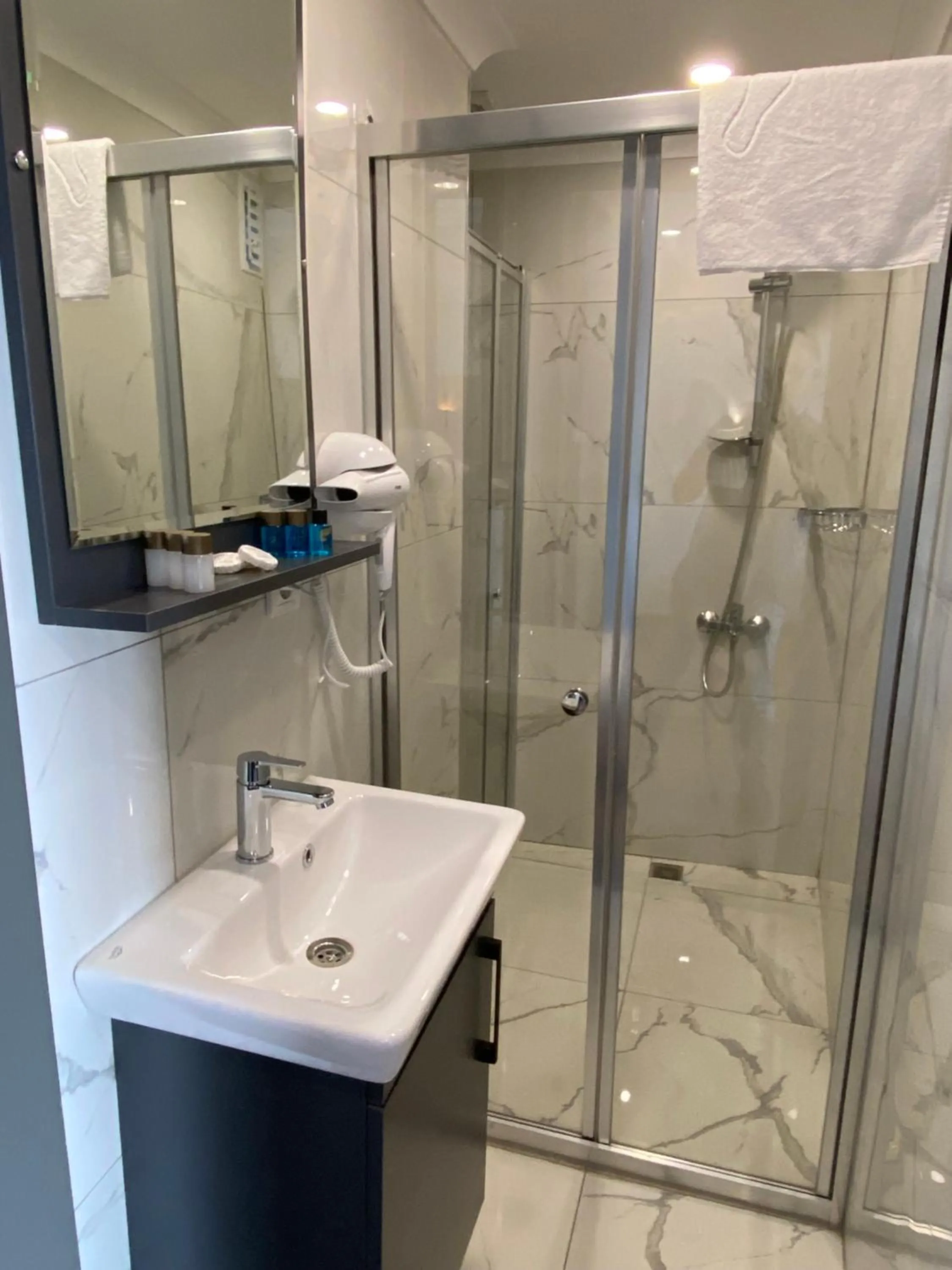 Shower in Zeyn Otel Istanbul