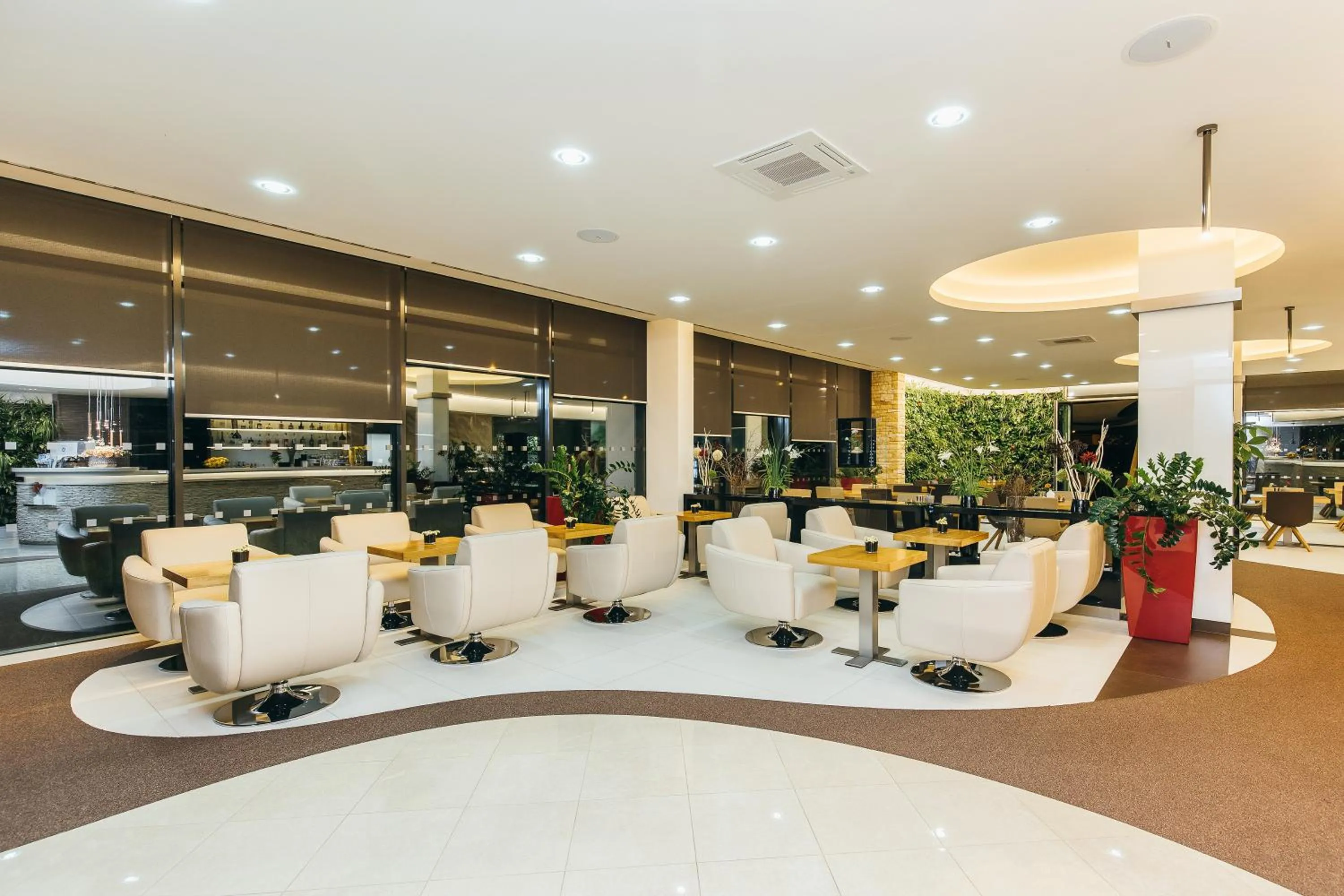 Restaurant/places to eat in Pierre Hotel