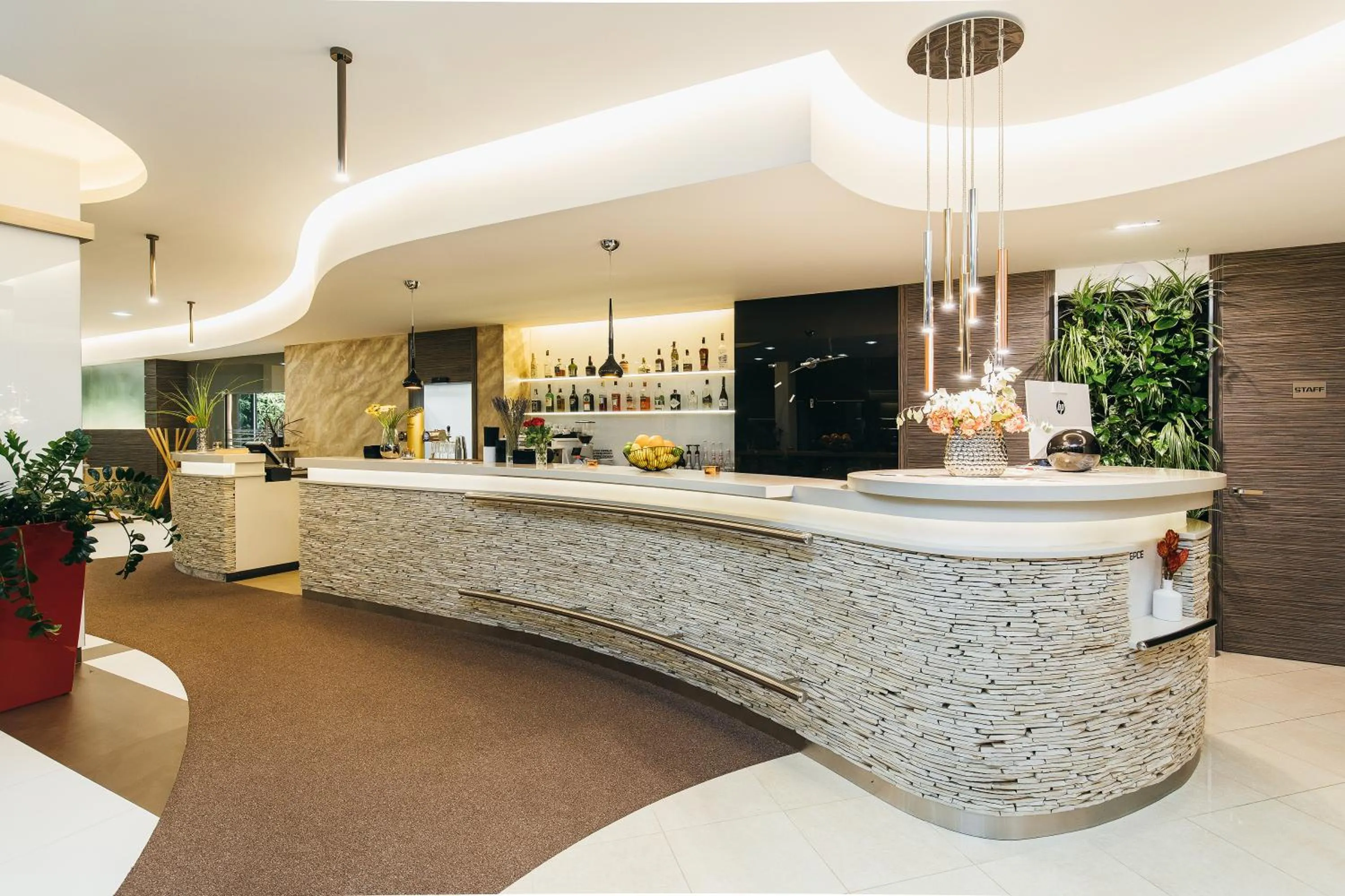 Restaurant/places to eat in Pierre Hotel