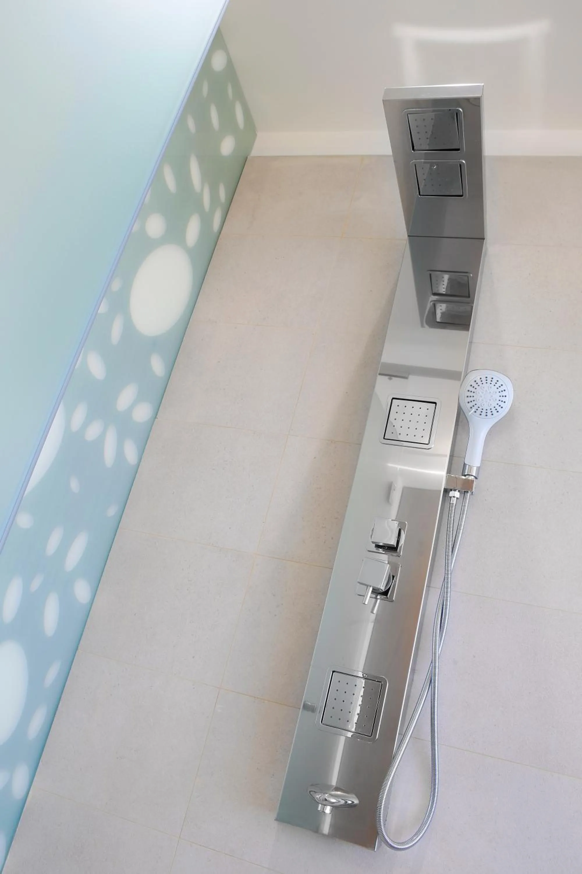 Shower in Lilium Luxury Suites