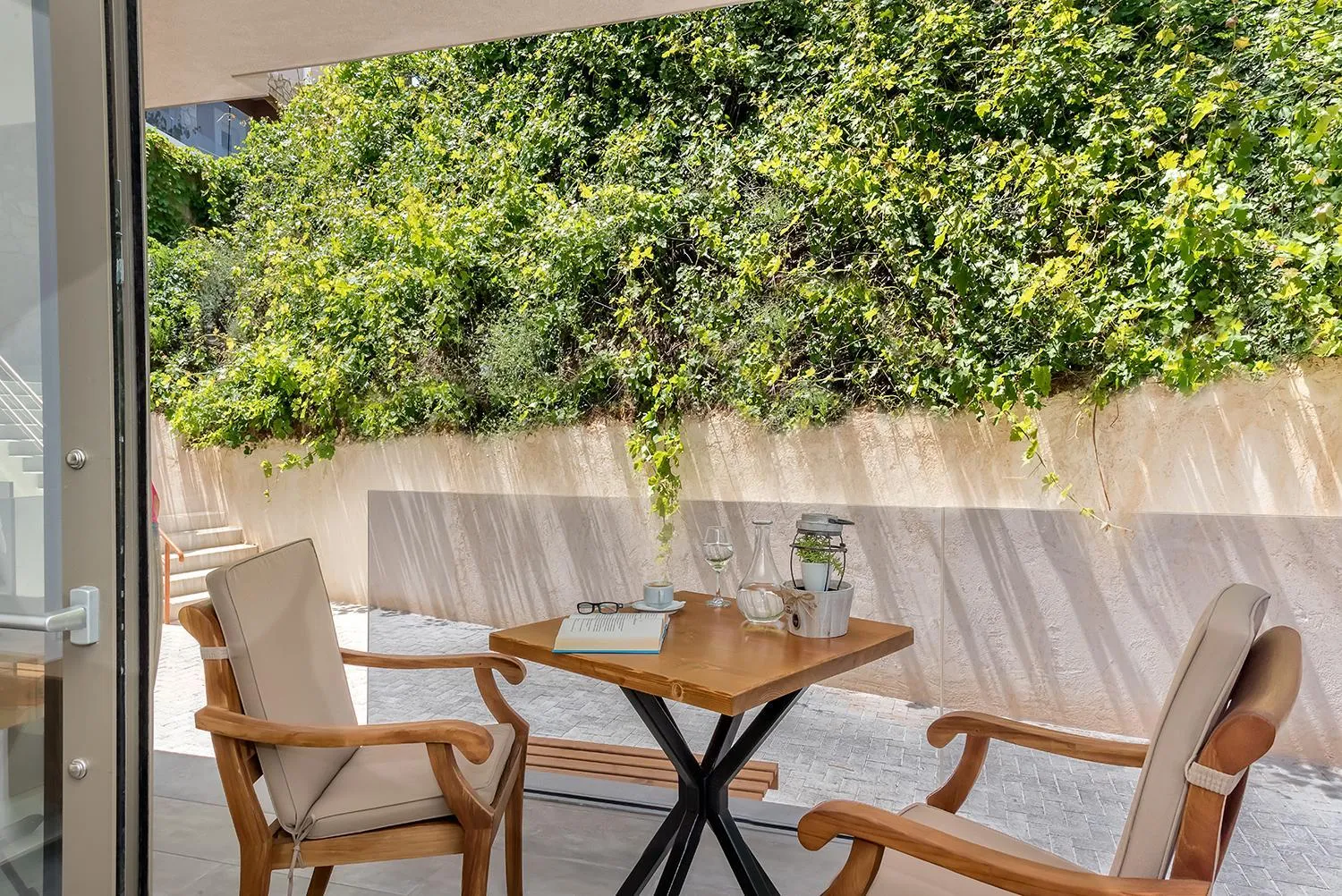 Garden in Lilium Luxury Suites