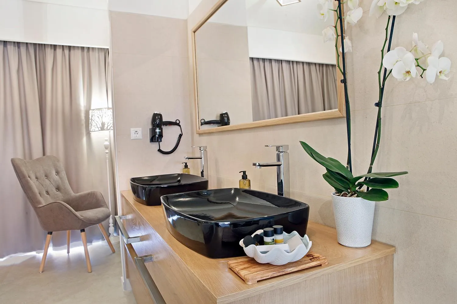 Area and facilities in Lilium Luxury Suites