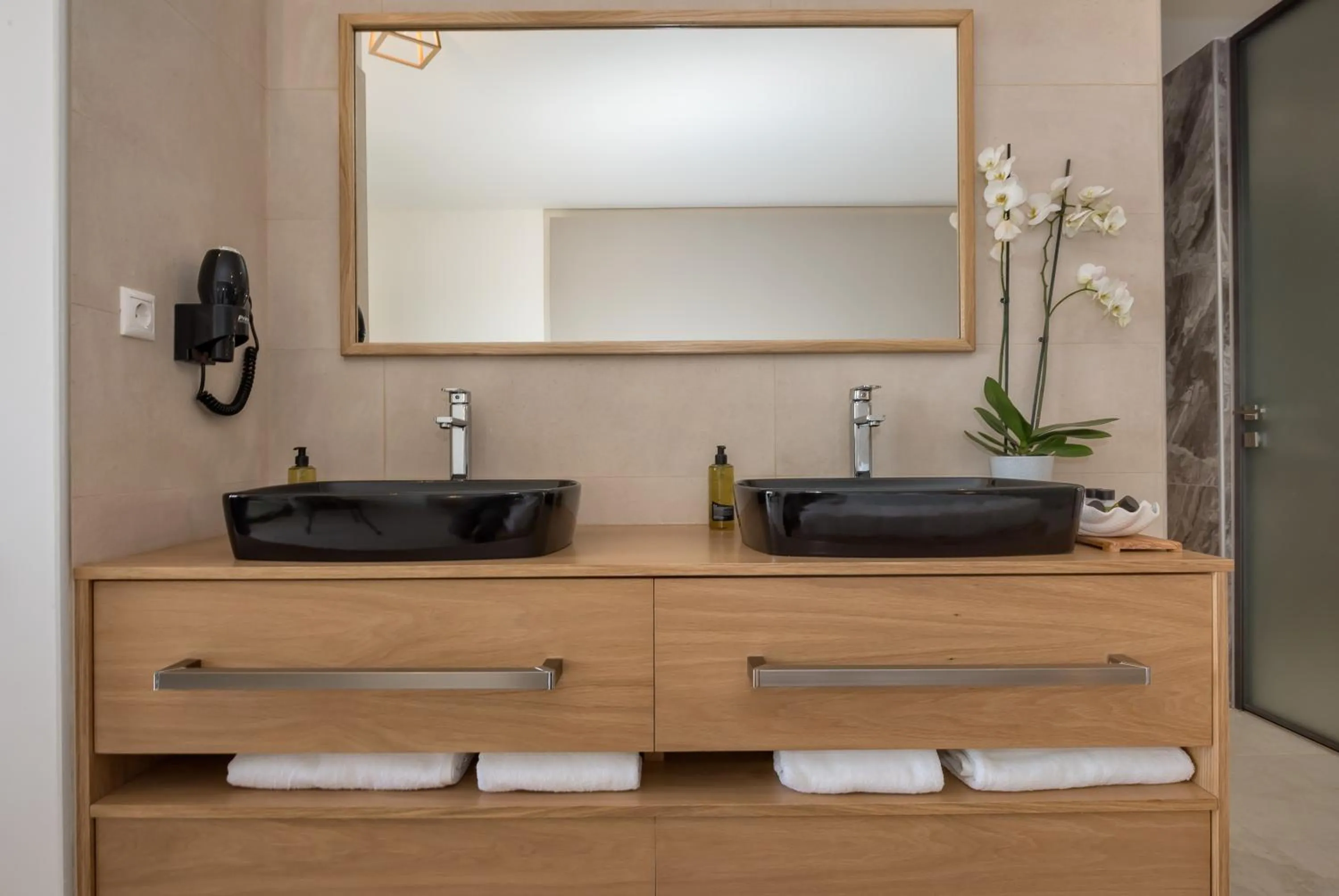 Lilium Luxury Suites