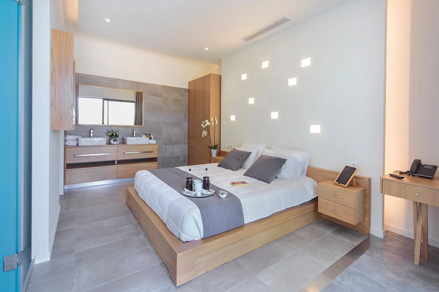 Photo of the whole room, Bed in Lilium Luxury Suites