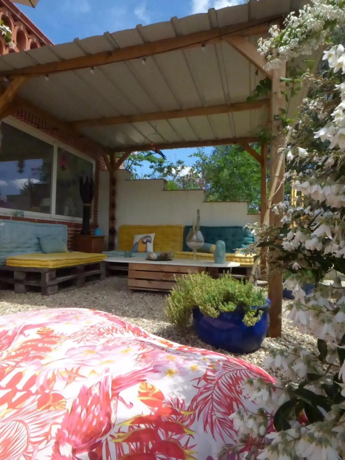 Patio in Arche de Lanoë jacuzzi