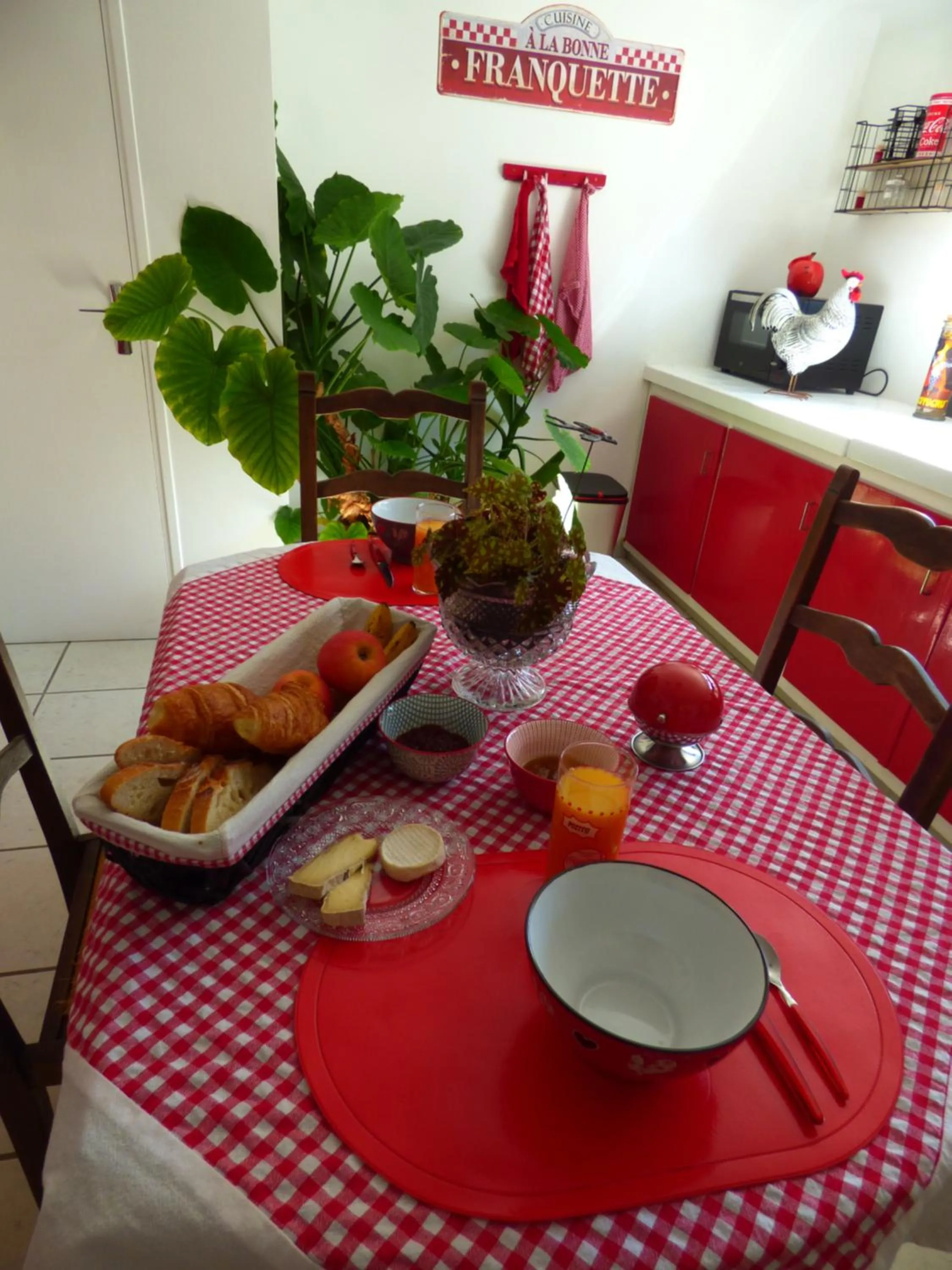 Dining area in Arche de Lanoë jacuzzi