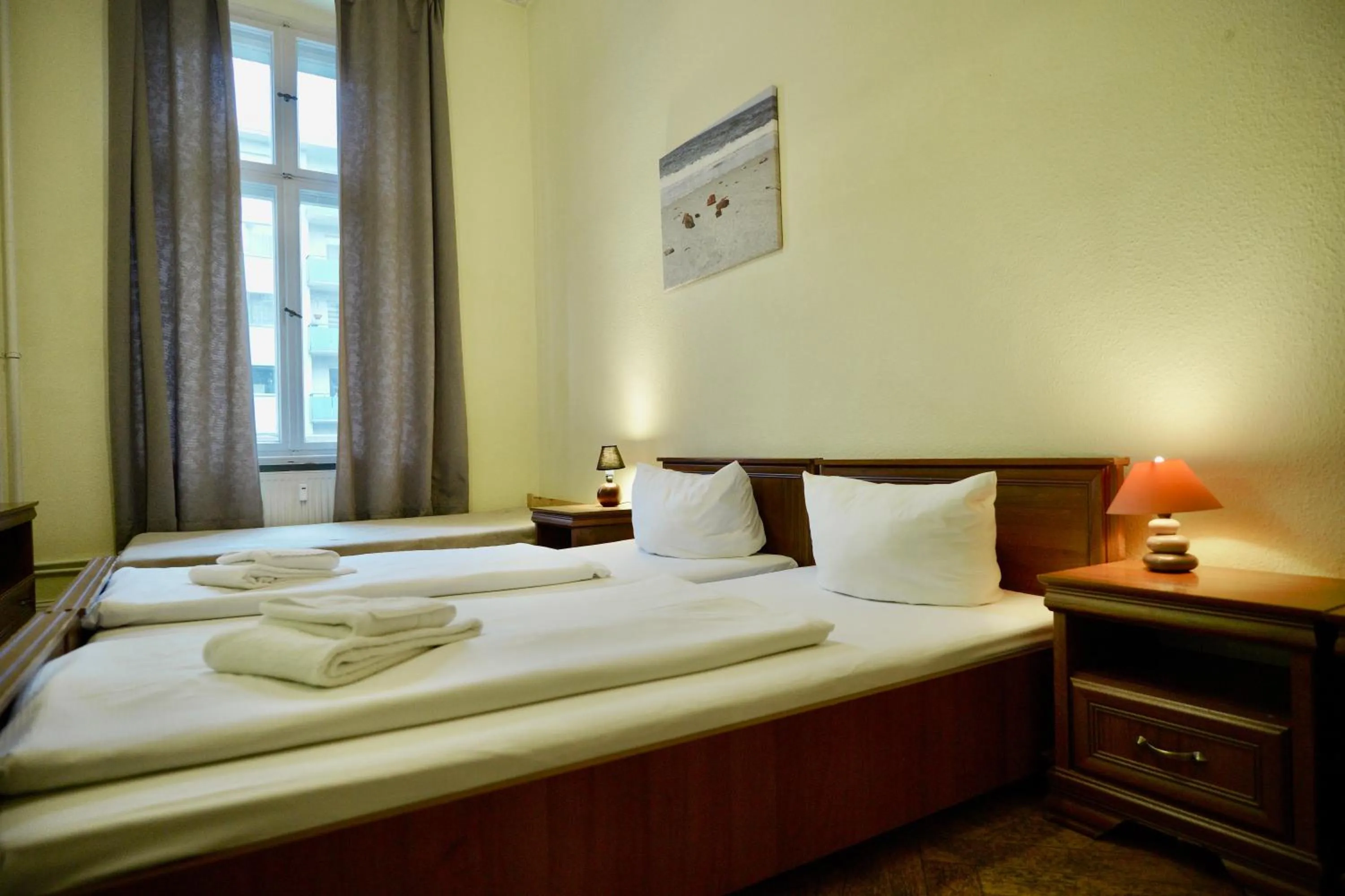 Photo of the whole room in Hotel Pension Bernstein am Kurfürstendamm