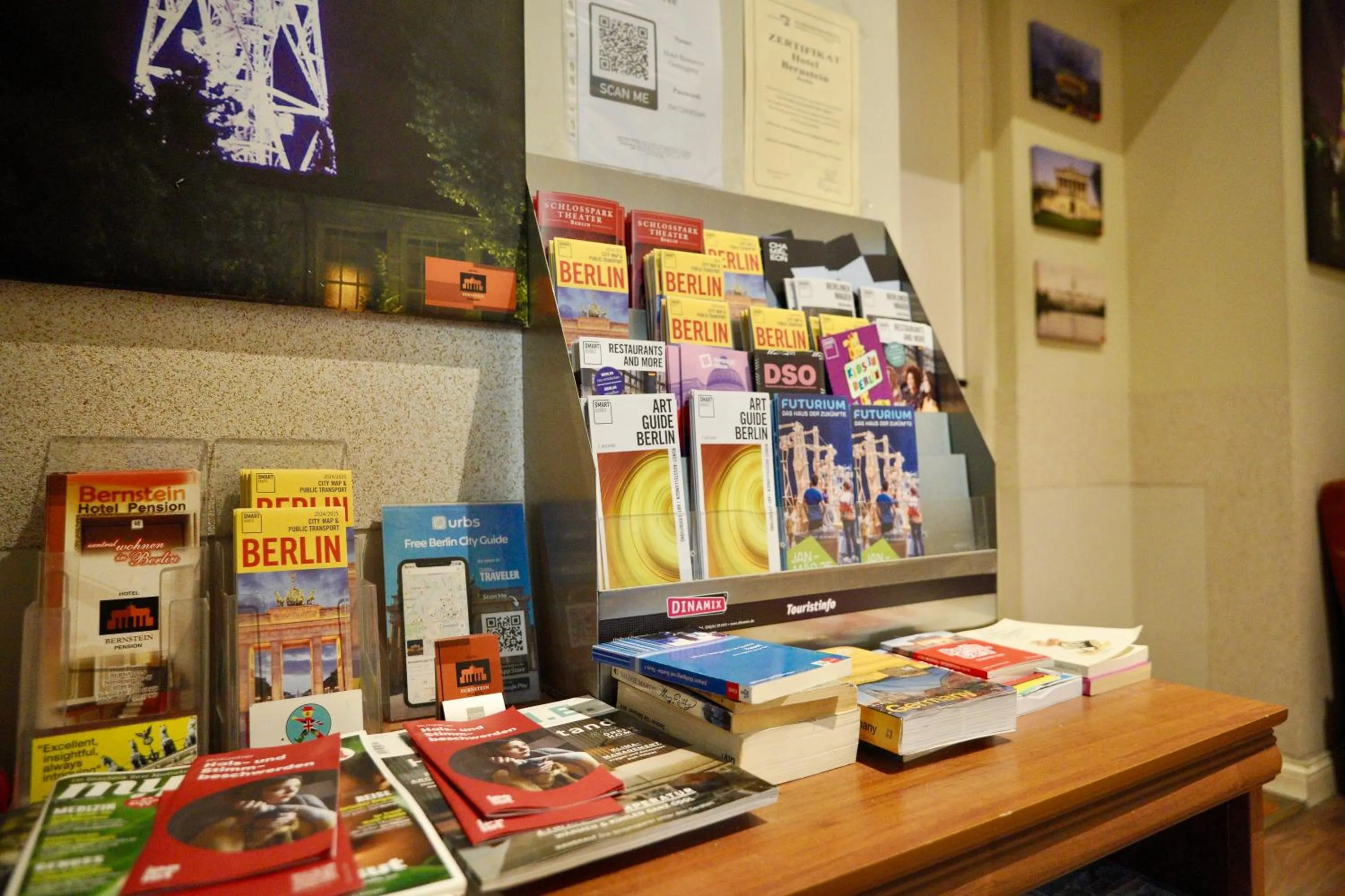 Lobby or reception in Hotel Pension Bernstein am Kurfürstendamm