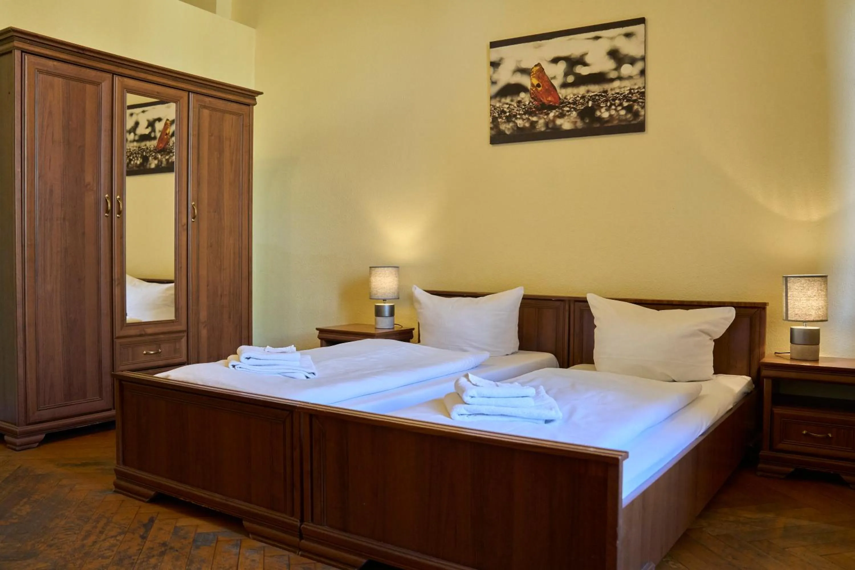 Bed in Hotel Pension Bernstein am Kurfürstendamm