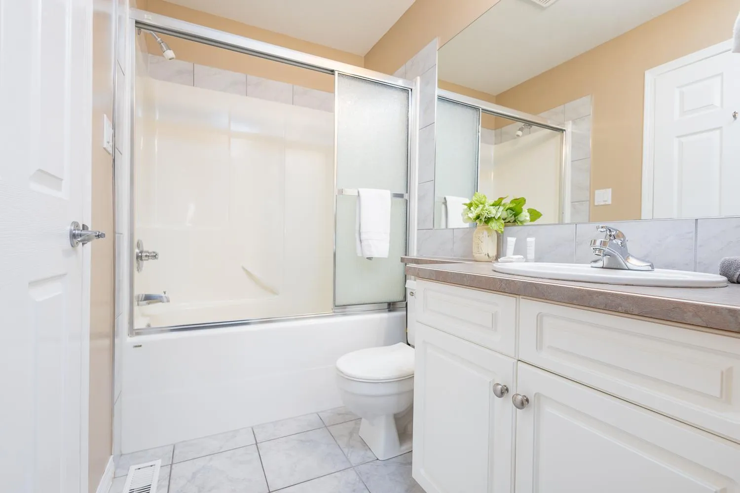 Property building in Paradise Canyon Golf Resort - Luxury Condo U403