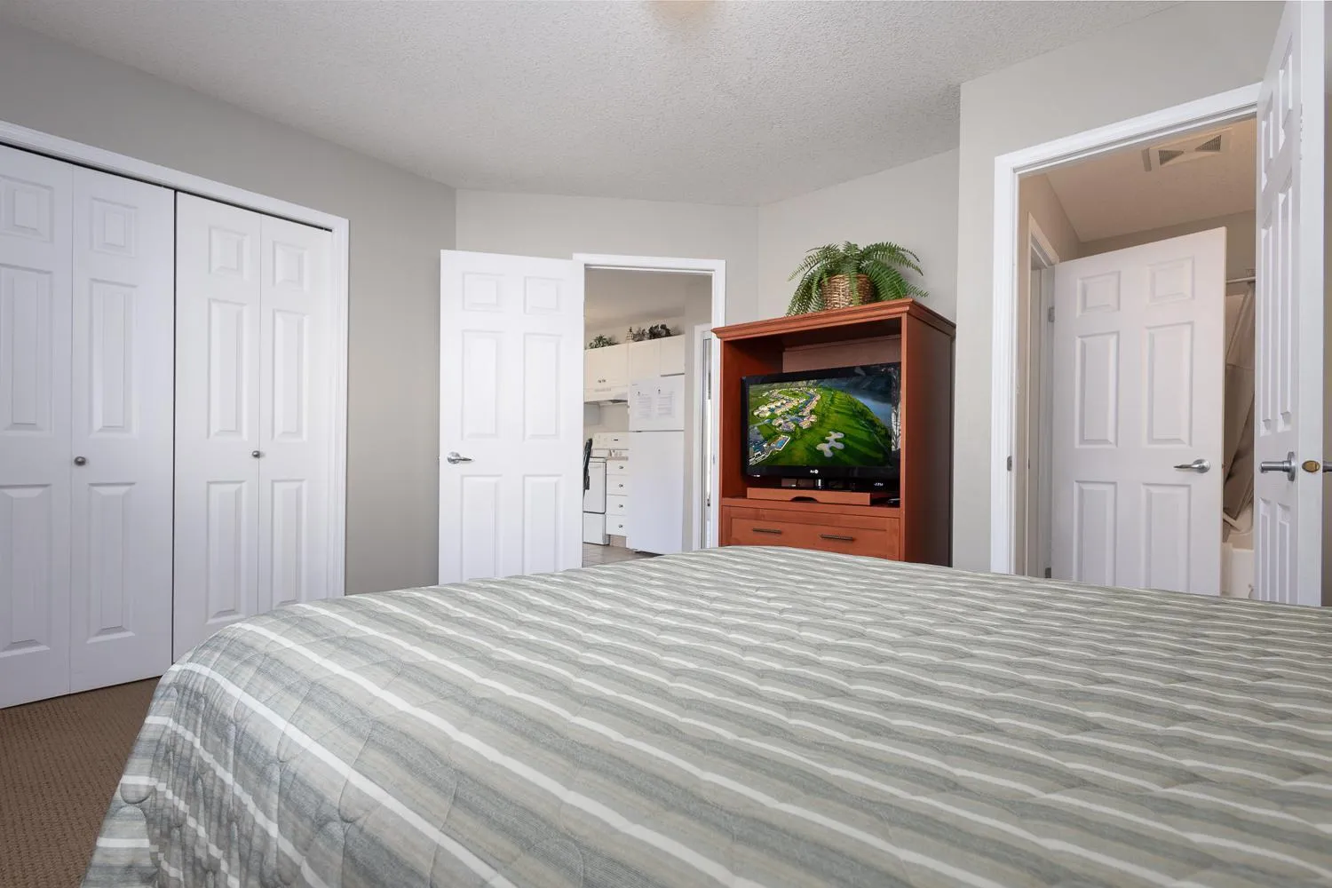 Property building, Bed in Paradise Canyon Golf Resort - Luxury Condo M401
