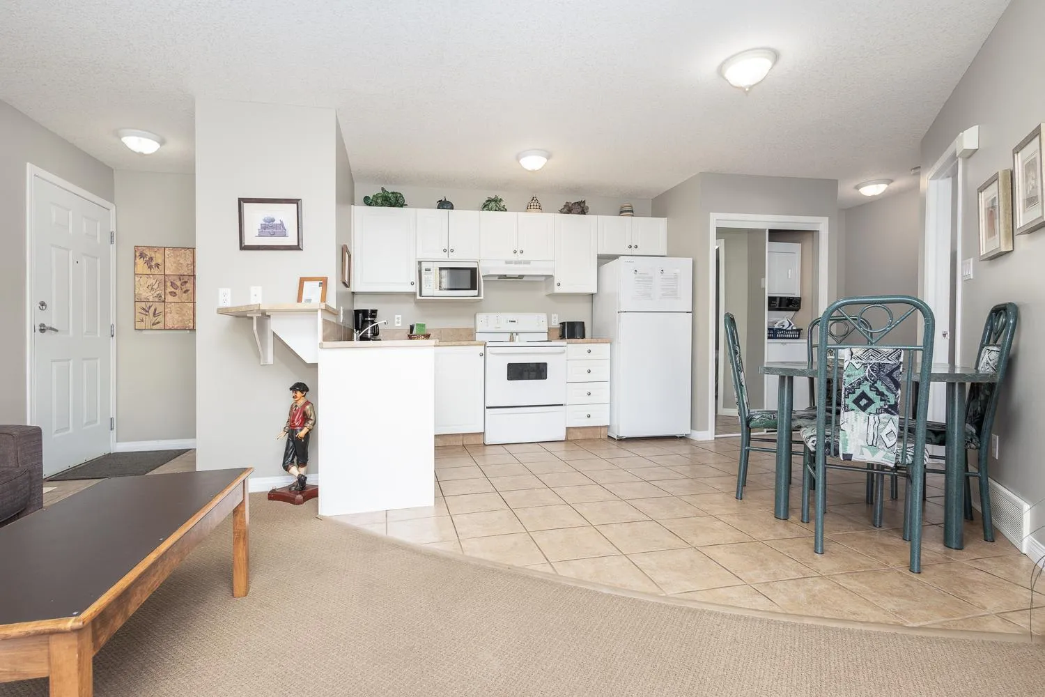 Property building in Paradise Canyon Golf Resort - Luxury Condo M401