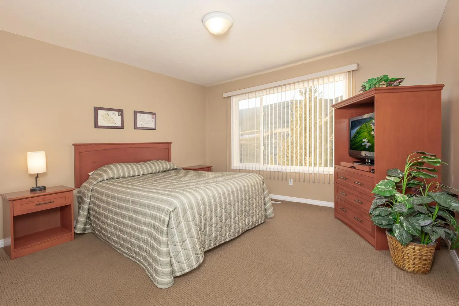 Property building, Bed in Paradise Canyon Golf Resort - Luxury Condo U399