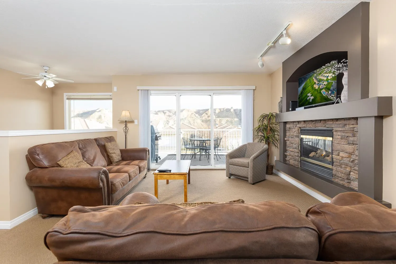 Property building in Paradise Canyon Golf Resort - Luxury Condo U399